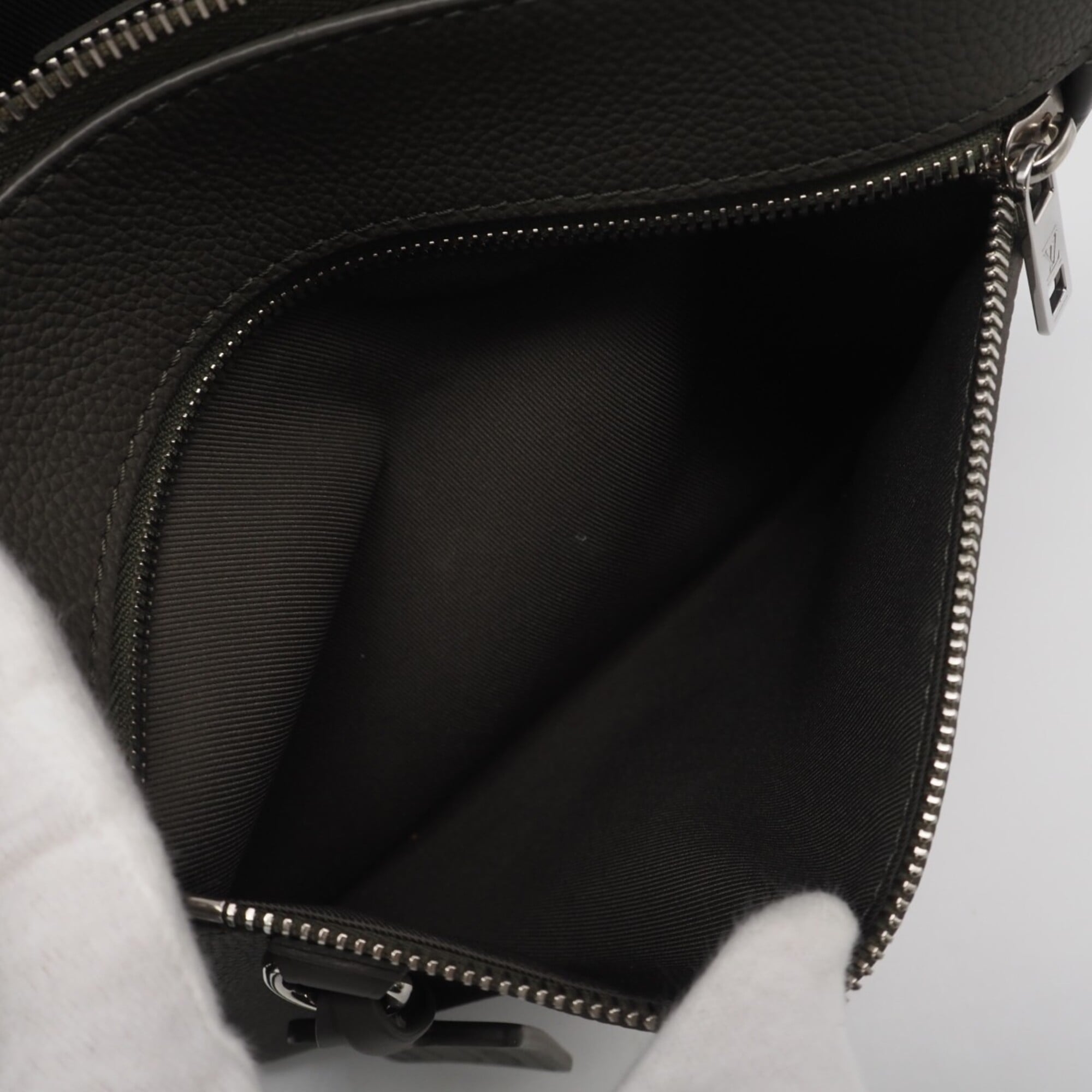 Louis Vuitton Khaki Leather Clutch Bag Pouch (Pre-Owned)