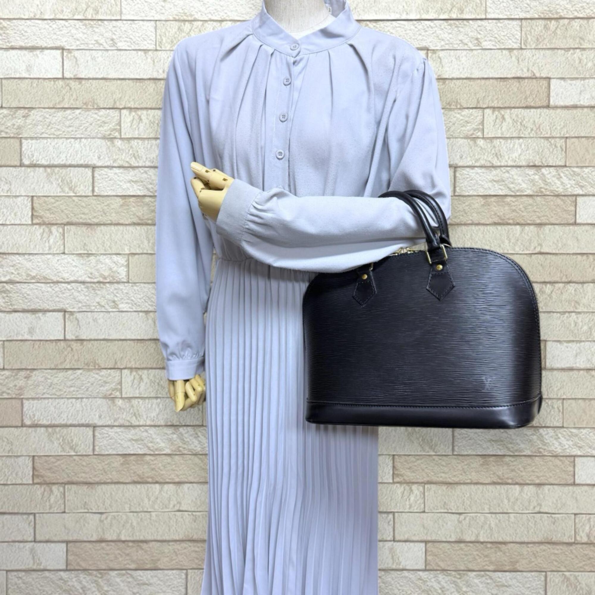 Louis Vuitton Epi Black Epi Leather Handbag (Pre-Owned)