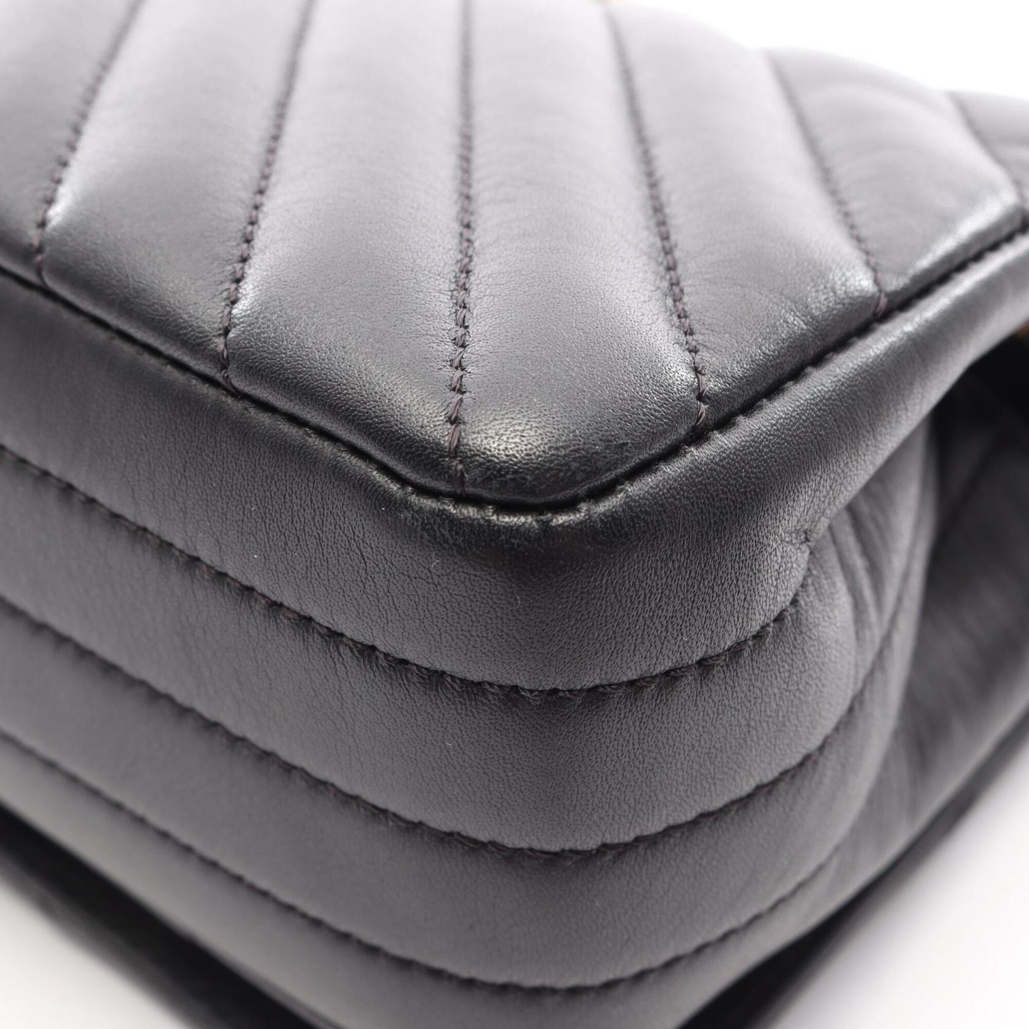 Chanel Black Leather Handbag Shoulder Bag (Pre-Owned)