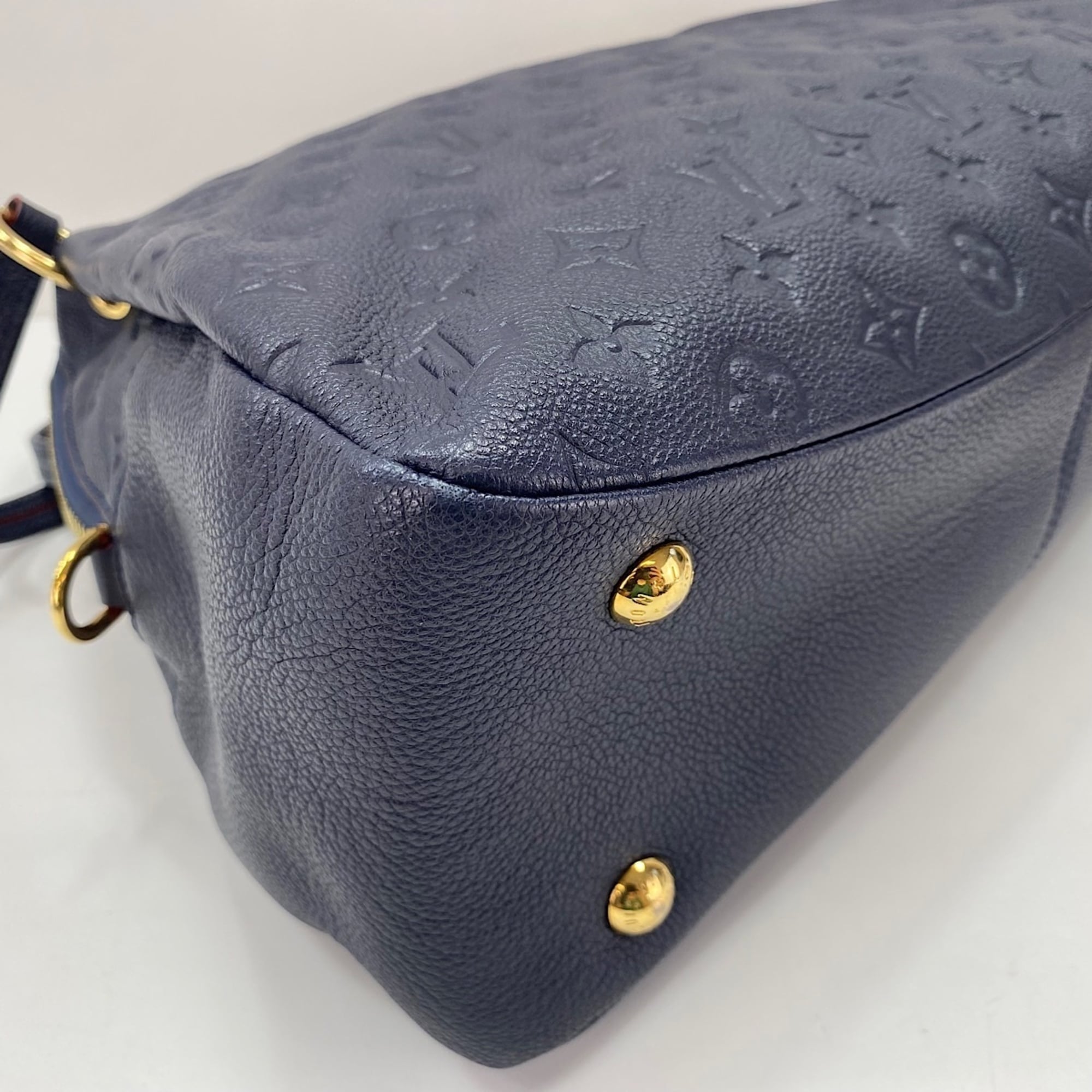 Louis Vuitton Navy Handbag (Pre-Owned)