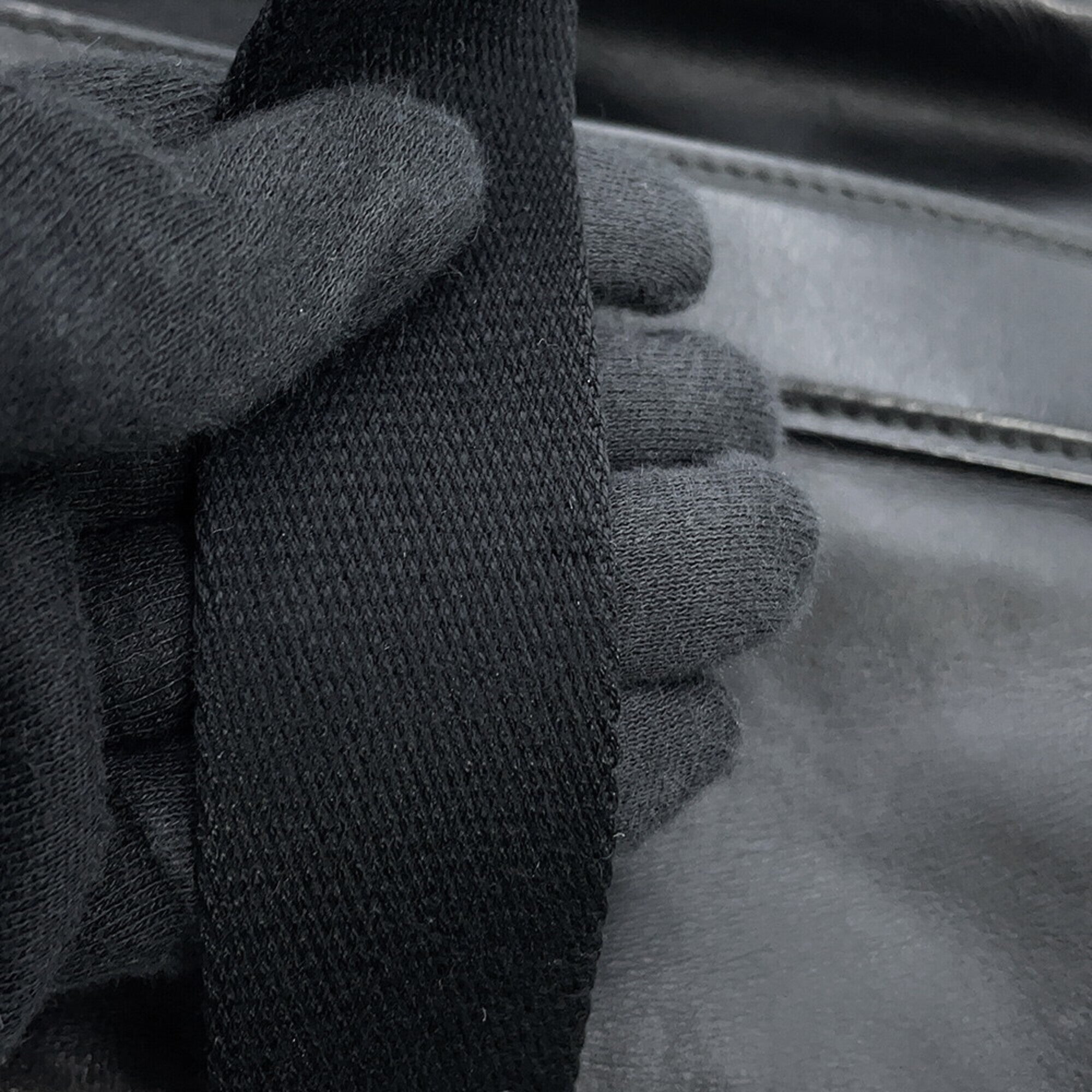 Bottega Veneta Black Leather Shoulder Bag (Pre-Owned)