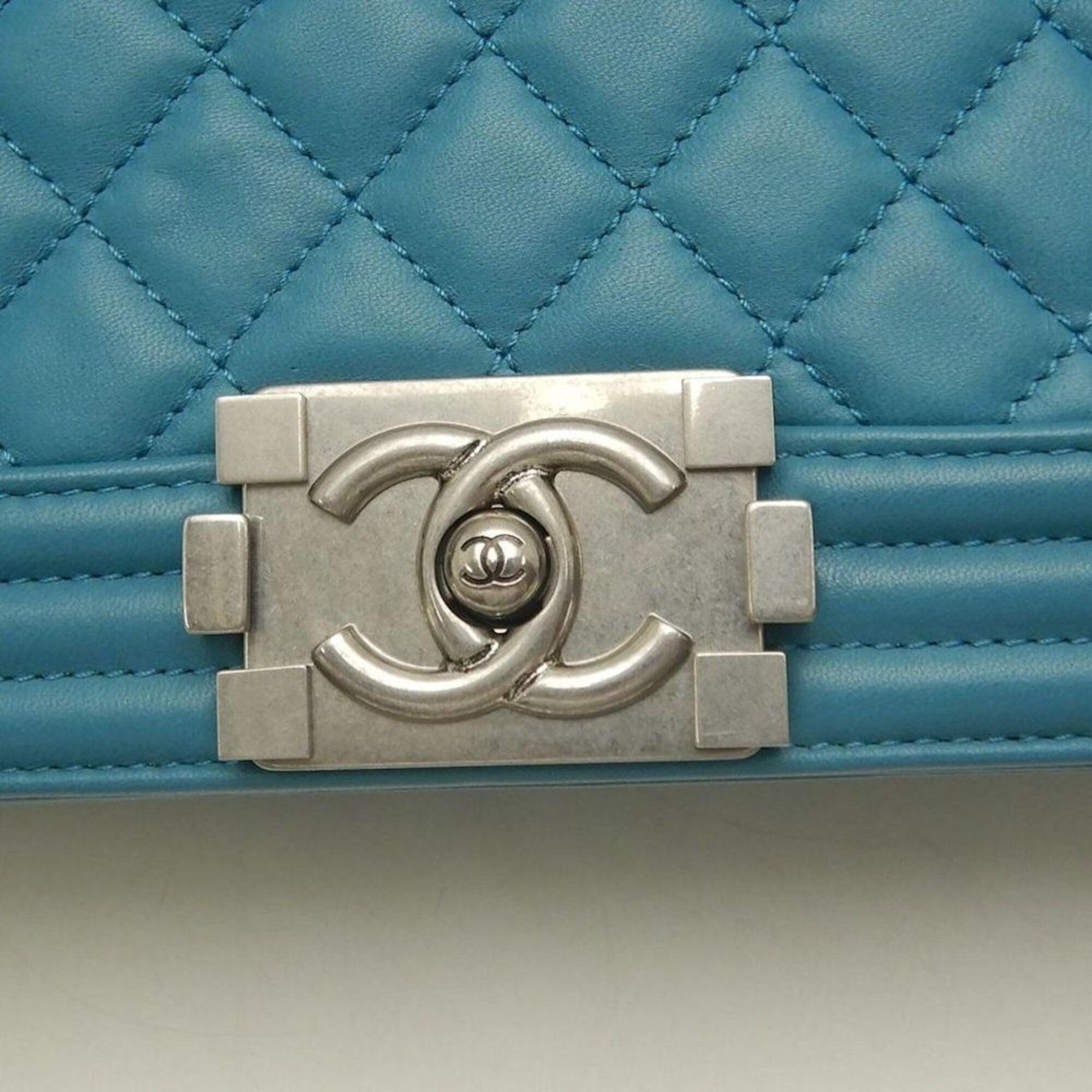 Chanel Matelasse Blue Leather Shoulder Bag (Pre-Owned)