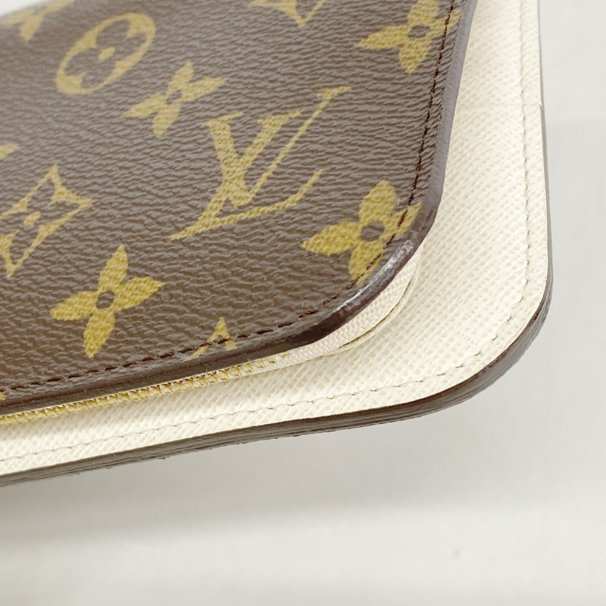 Louis Vuitton Lv Off White Long Wallet (Bi-Fold) (Pre-Owned)