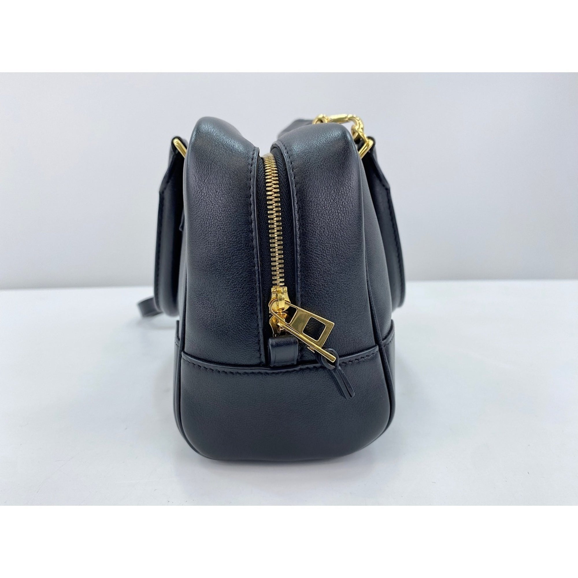 Loewe Black Shoulder Bag (Pre-Owned)