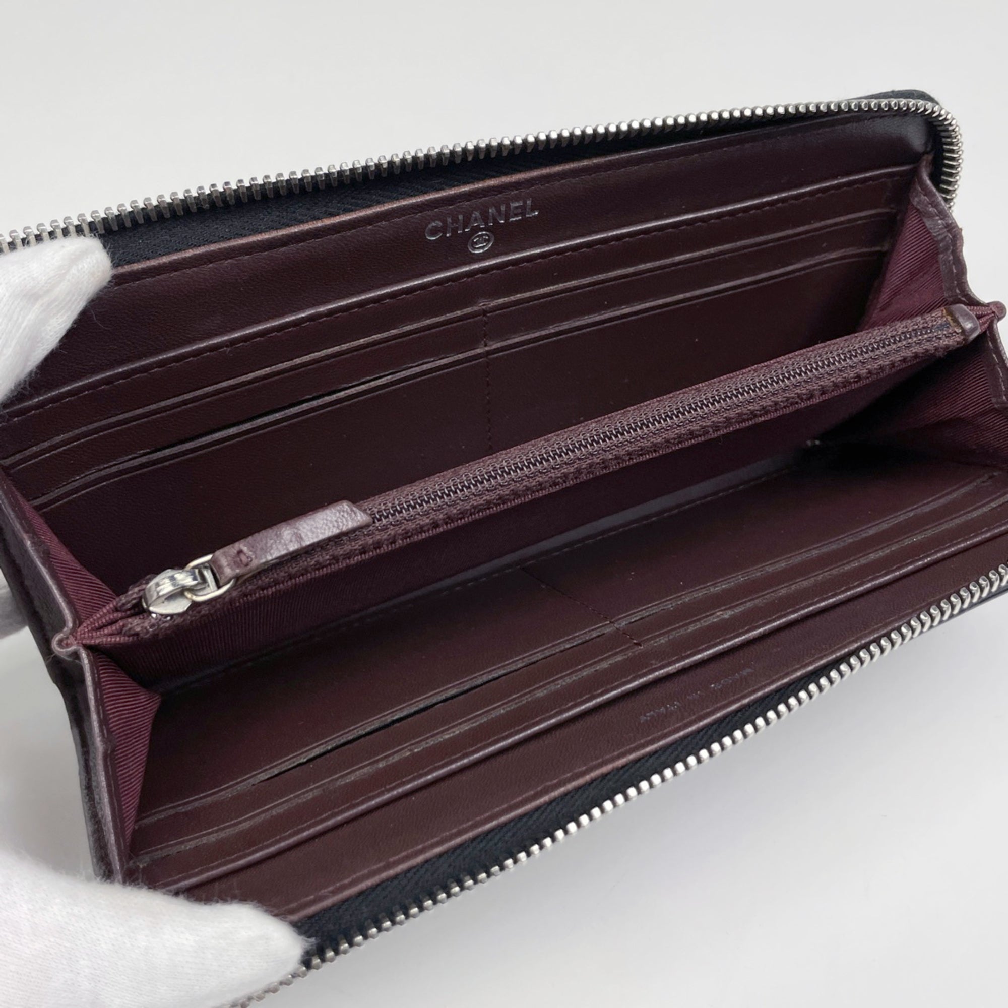 Chanel Black Leather Long Wallet (Bi-Fold) (Pre-Owned)