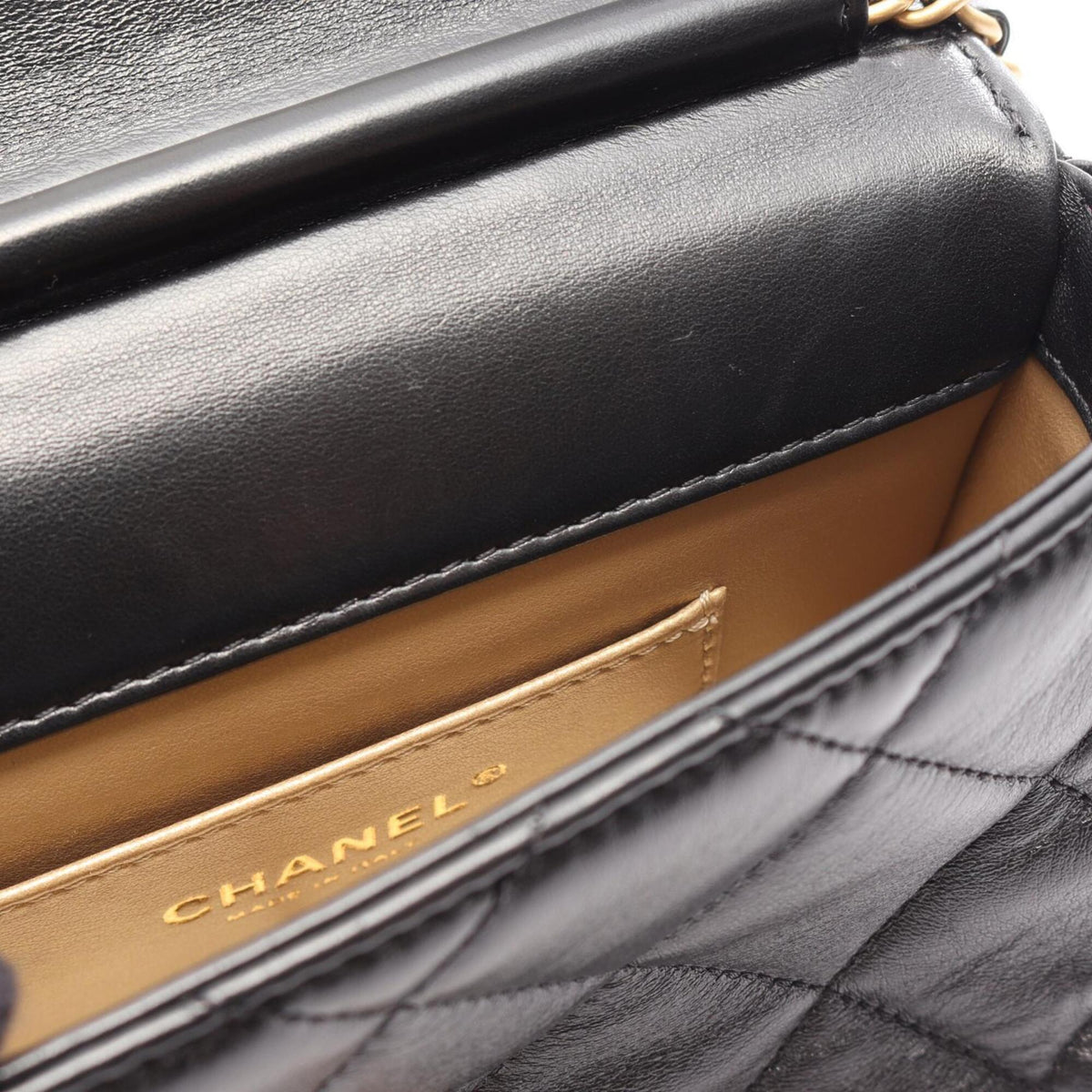 Chanel Black Leather Shoulder Bag (Pre-Owned)
