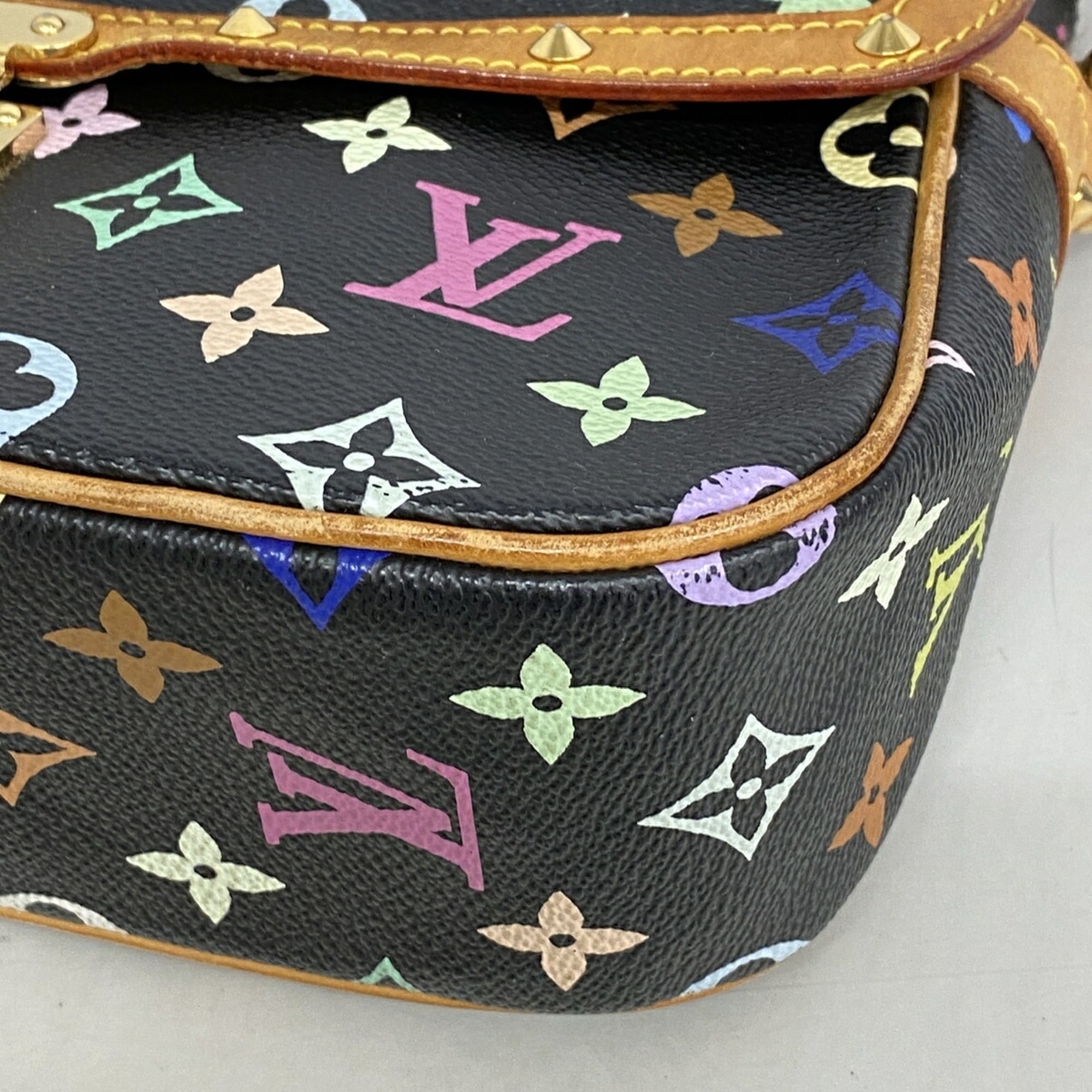 Louis Vuitton Noir Shoulder Bag (Pre-Owned)