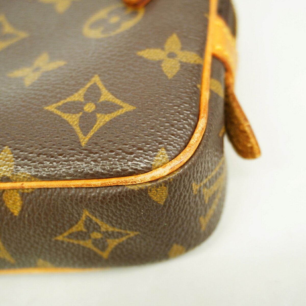 Louis Vuitton Brown Shoulder Bag (Pre-Owned)