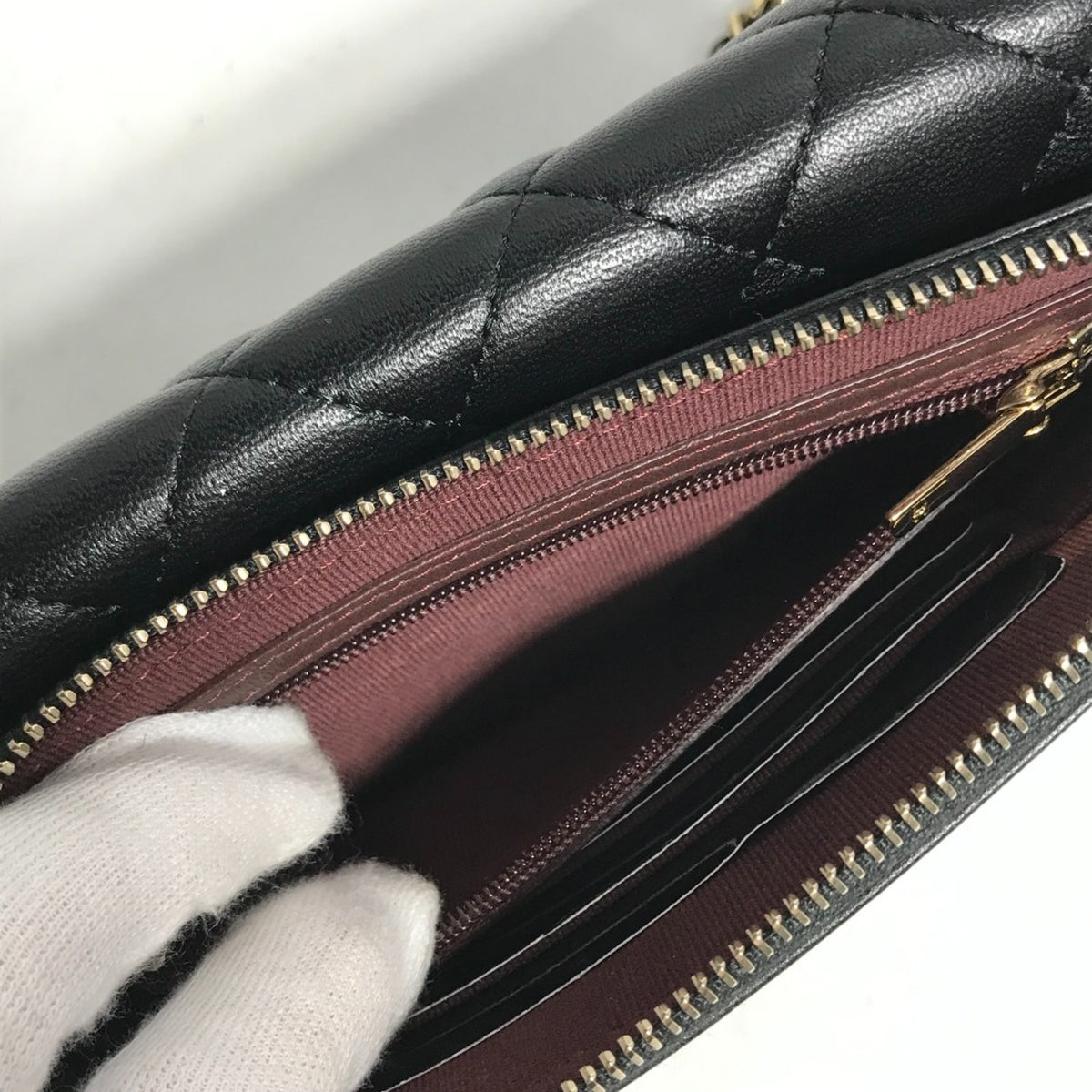 Chanel Black Leather Shoulder Bag (Pre-Owned)