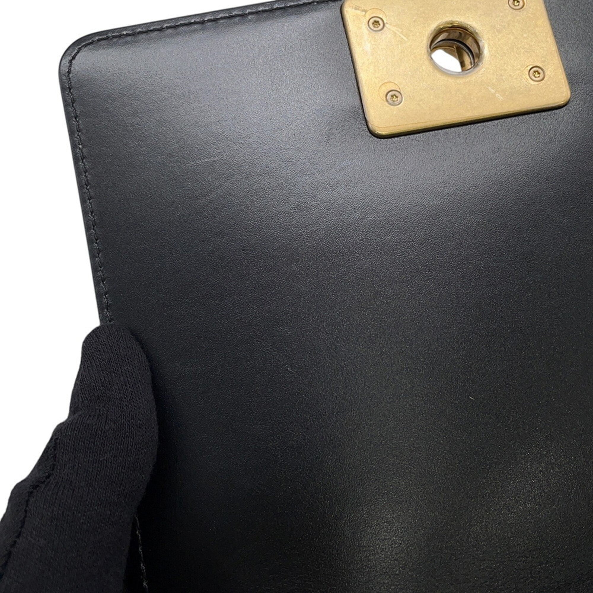 Chanel Black Leather Shoulder Bag (Pre-Owned)