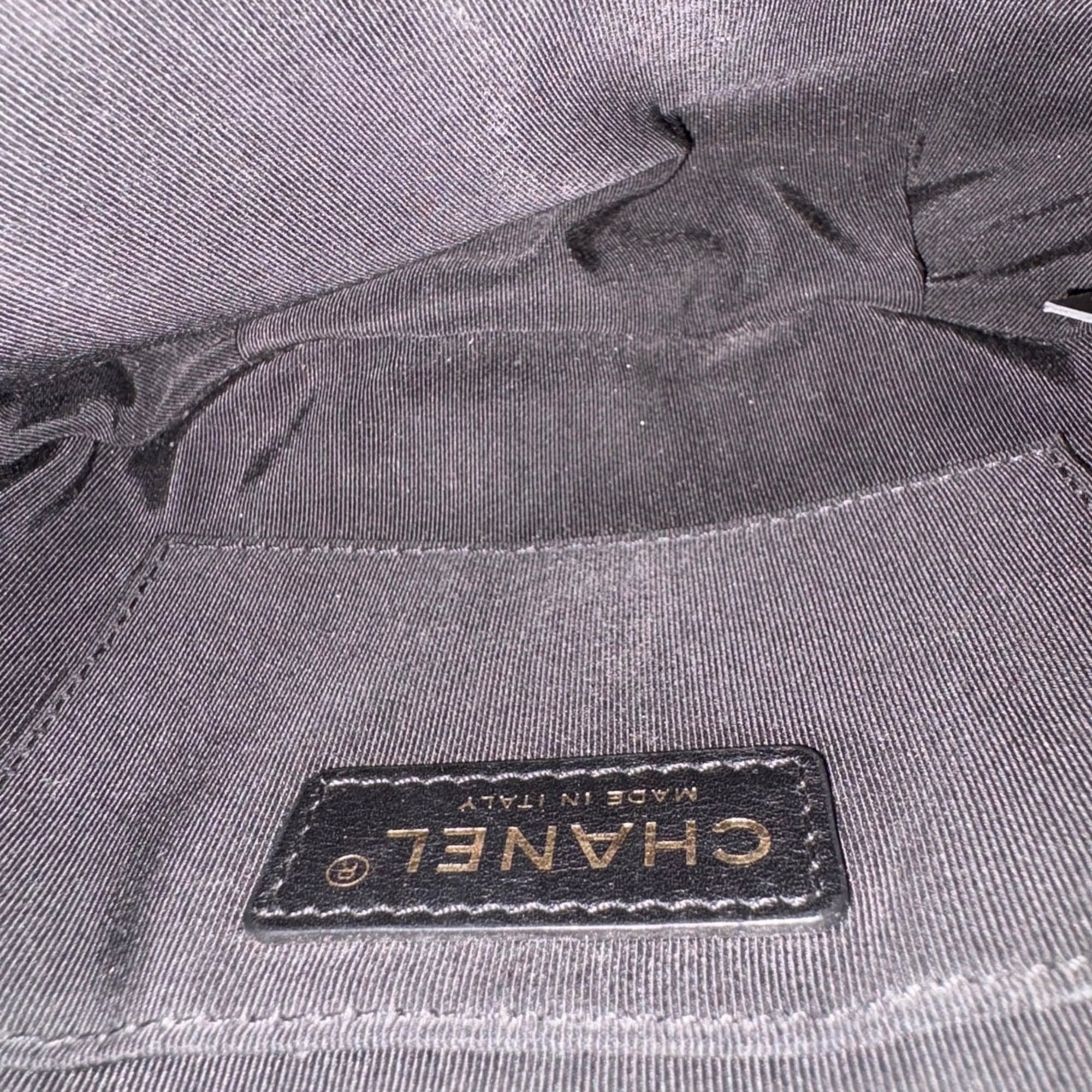 Chanel Matelasse Black Sling Bag (Pre-Owned)