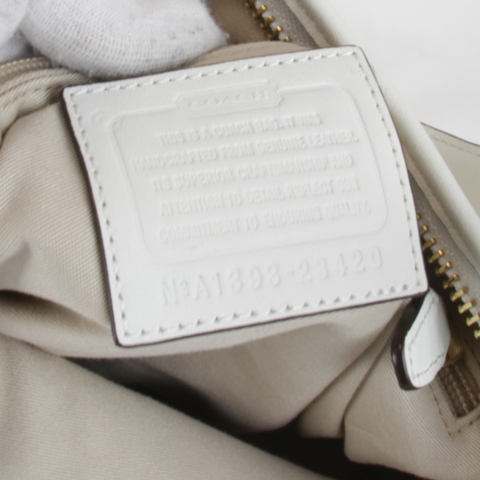 Coach White Leather Shoulder Bag (Pre-Owned)