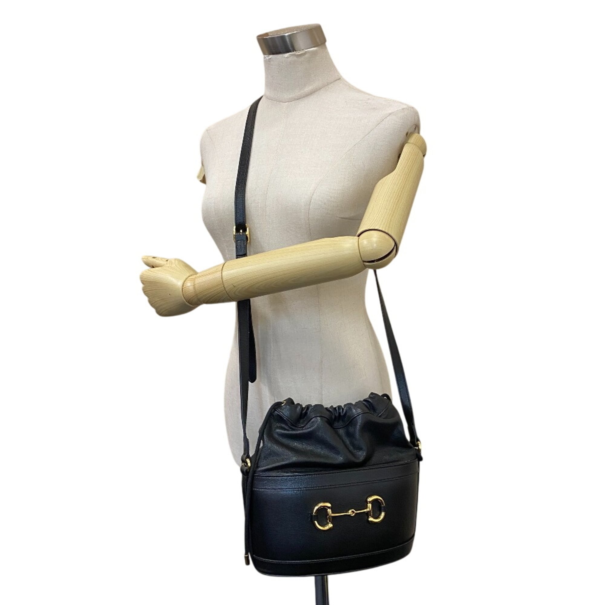 Gucci Black Leather Shoulder Bag (Pre-Owned)