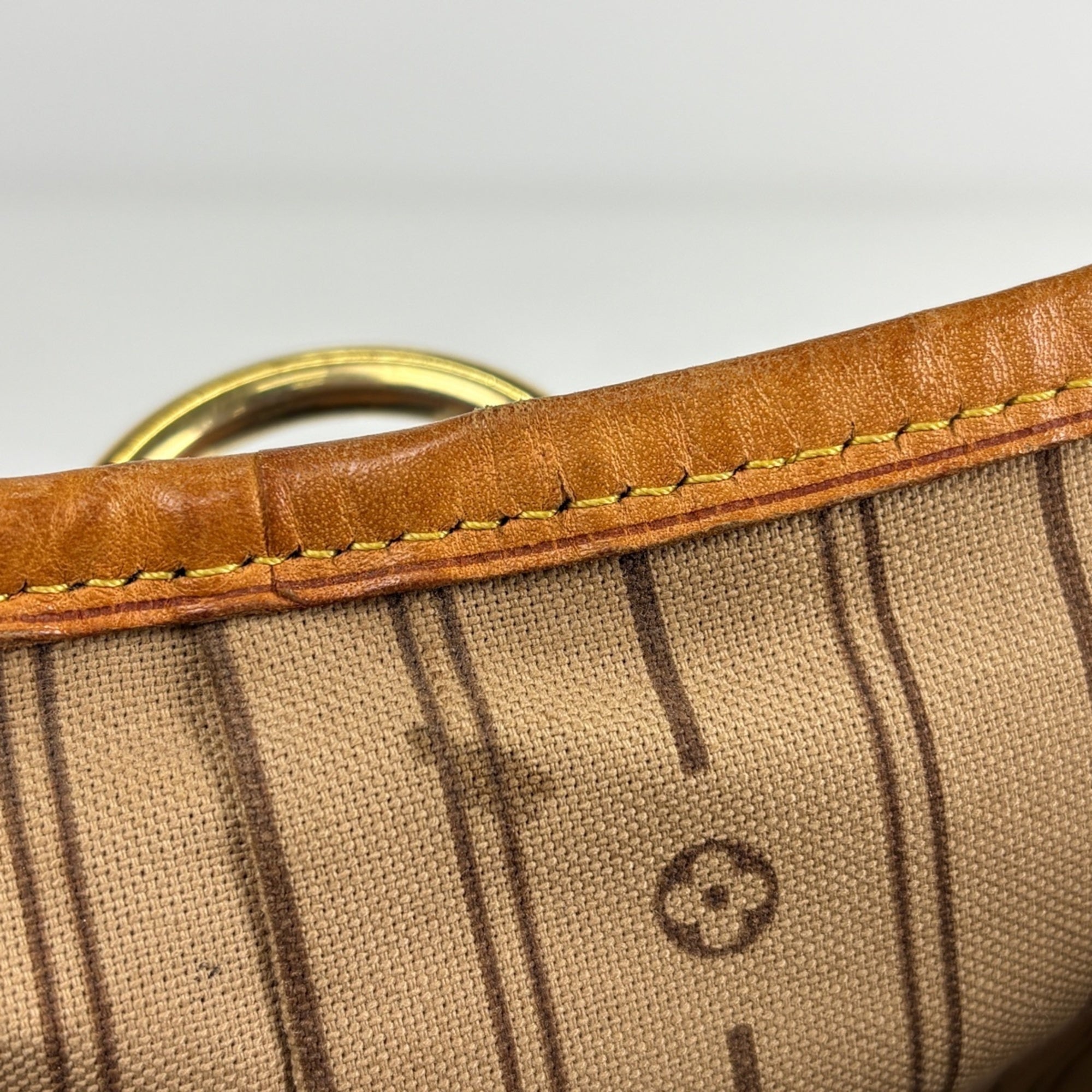 Louis Vuitton Brown Monogram Monogram Shoulder Bag (Pre-Owned)
