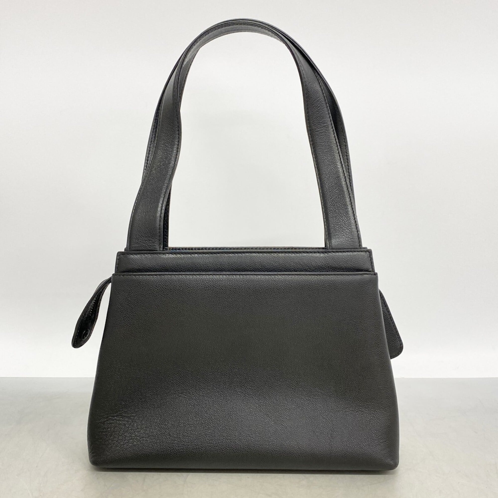 Chanel Black Grained Calfskin Handbag (Pre-Owned)