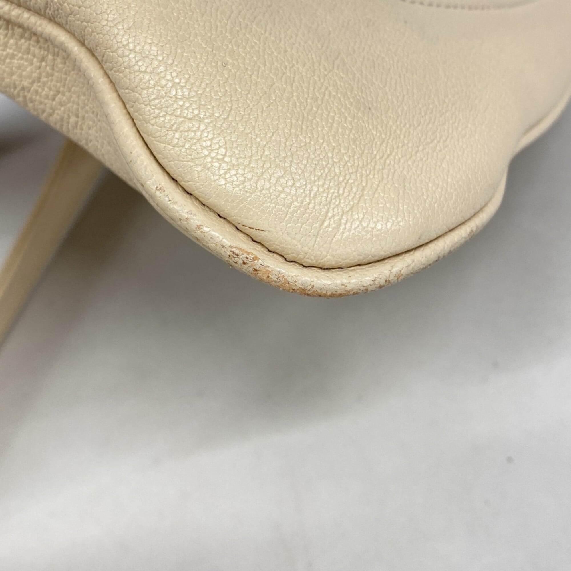 Gucci Beige Leather Shoulder Bag (Pre-Owned)