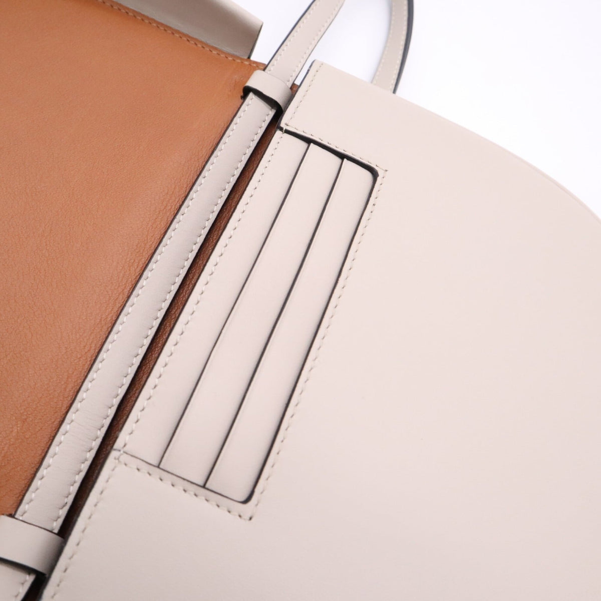 Loewe Light Beige Leather Shoulder Bag (Pre-Owned)