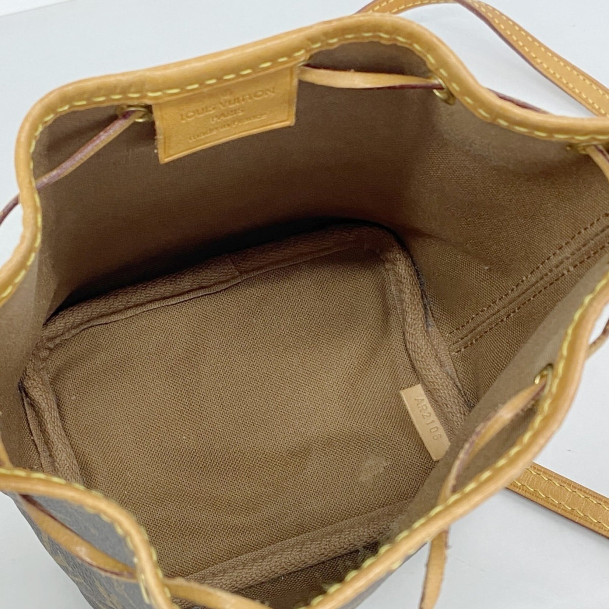 Louis Vuitton Brown Shoulder Bag (Pre-Owned)