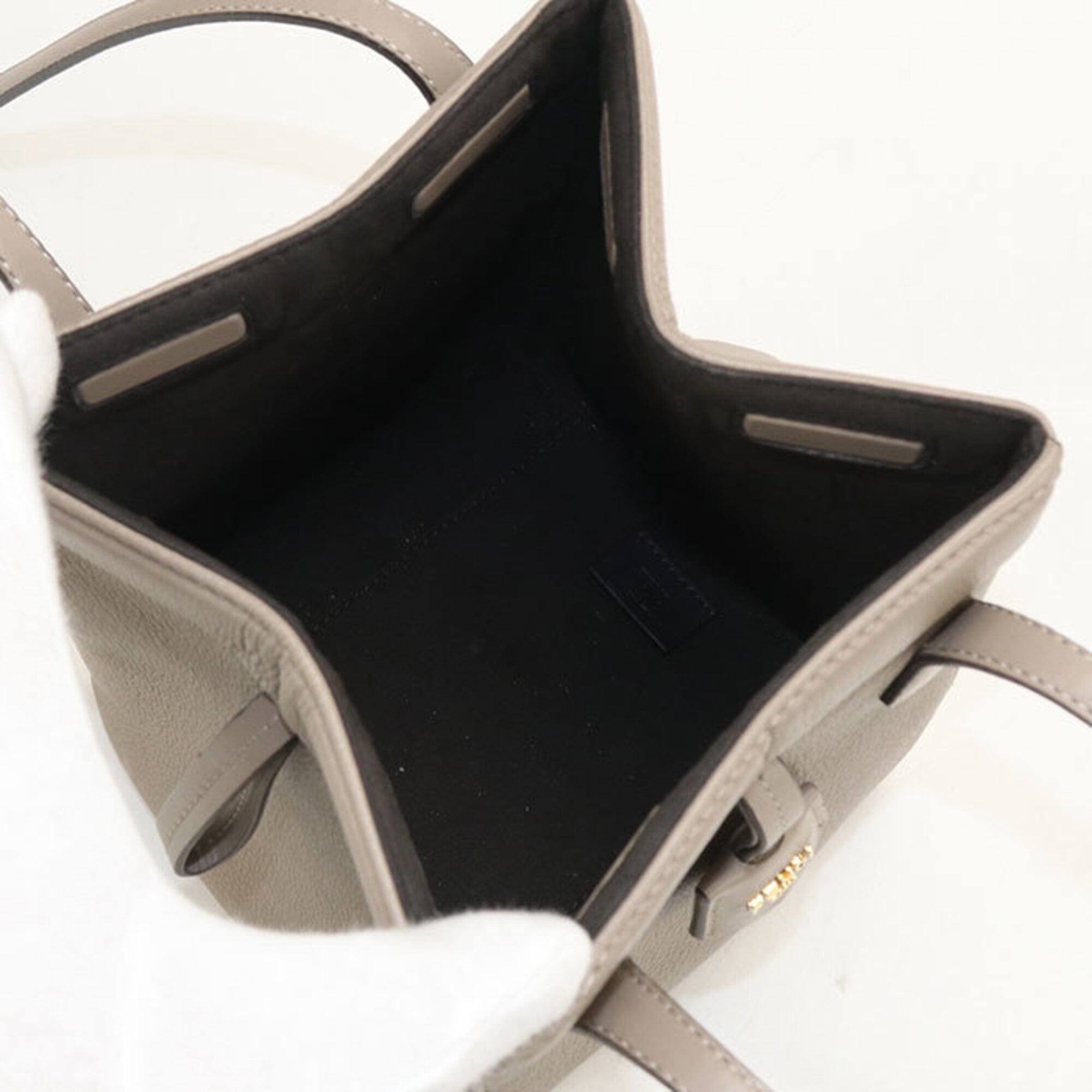 Fendi Gray Leather Shoulder Bag (Pre-Owned)