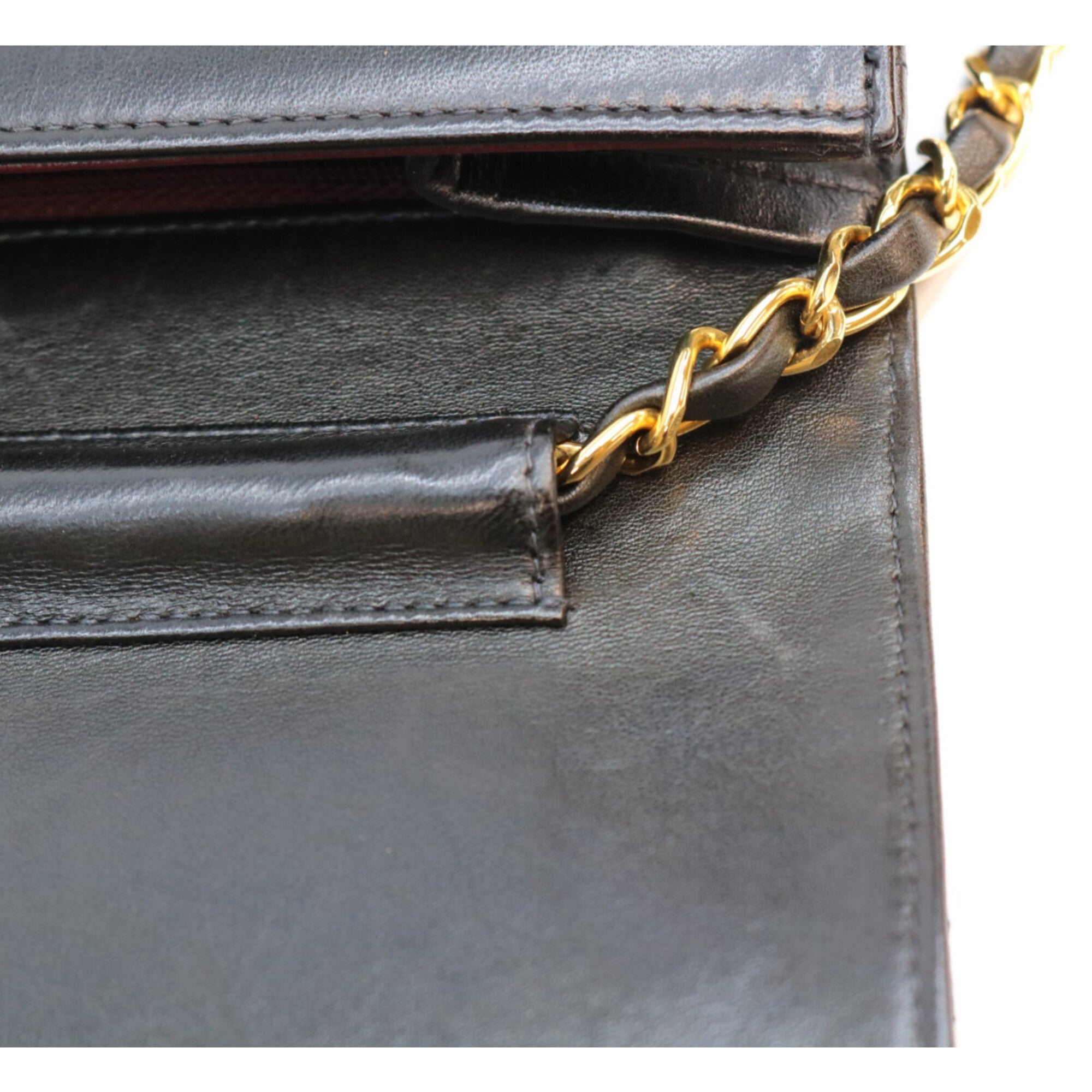 Chanel Black Leather Shoulder Bag (Pre-Owned)