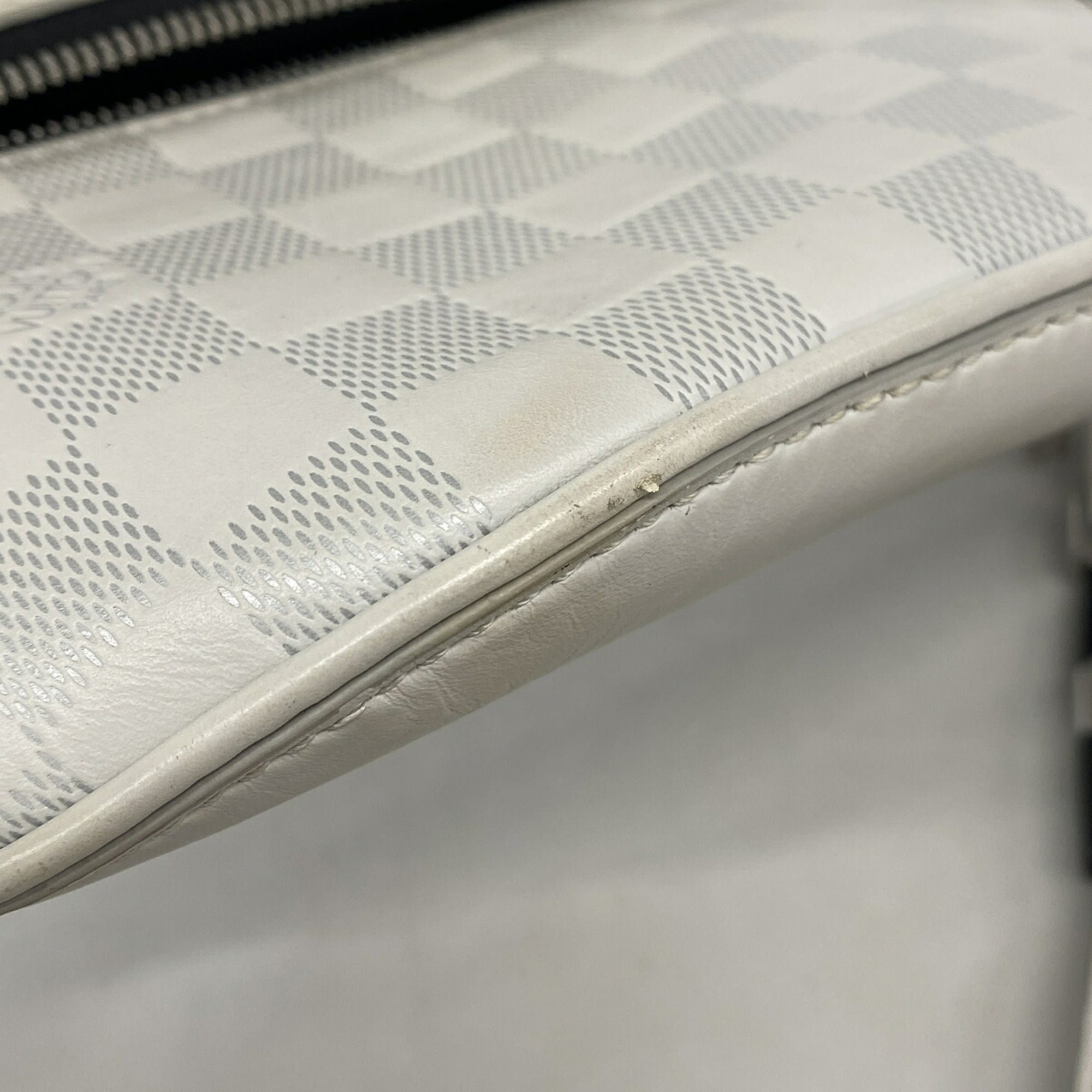 Louis Vuitton Blanc Fanny Pack (Pre-Owned)