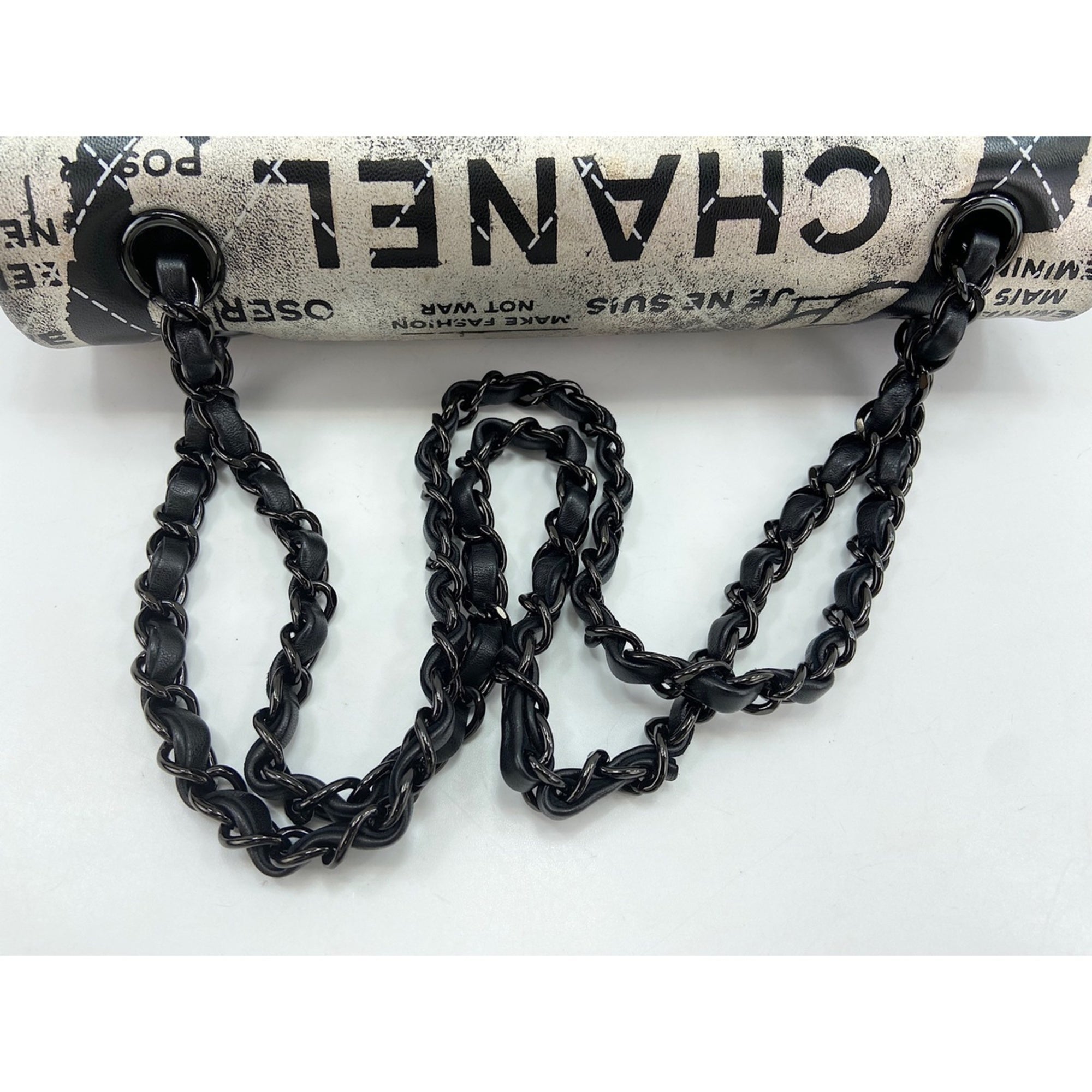 Chanel Black Shoulder Bag (Pre-Owned)