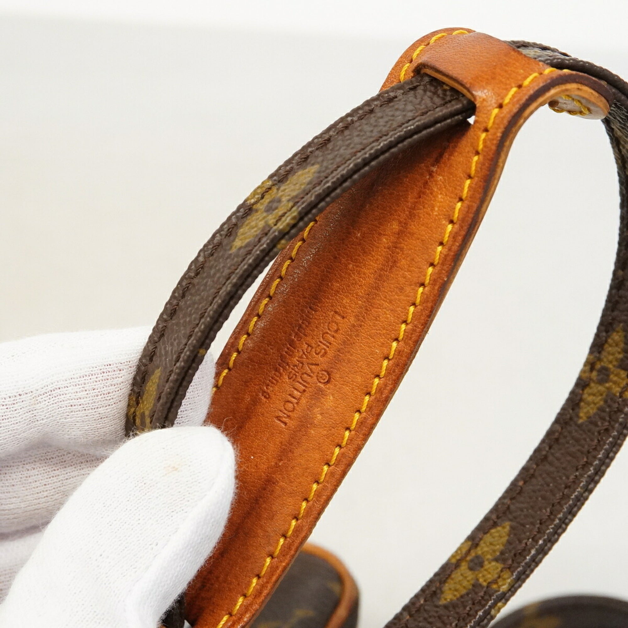 Louis Vuitton Brown Shoulder Bag (Pre-Owned)