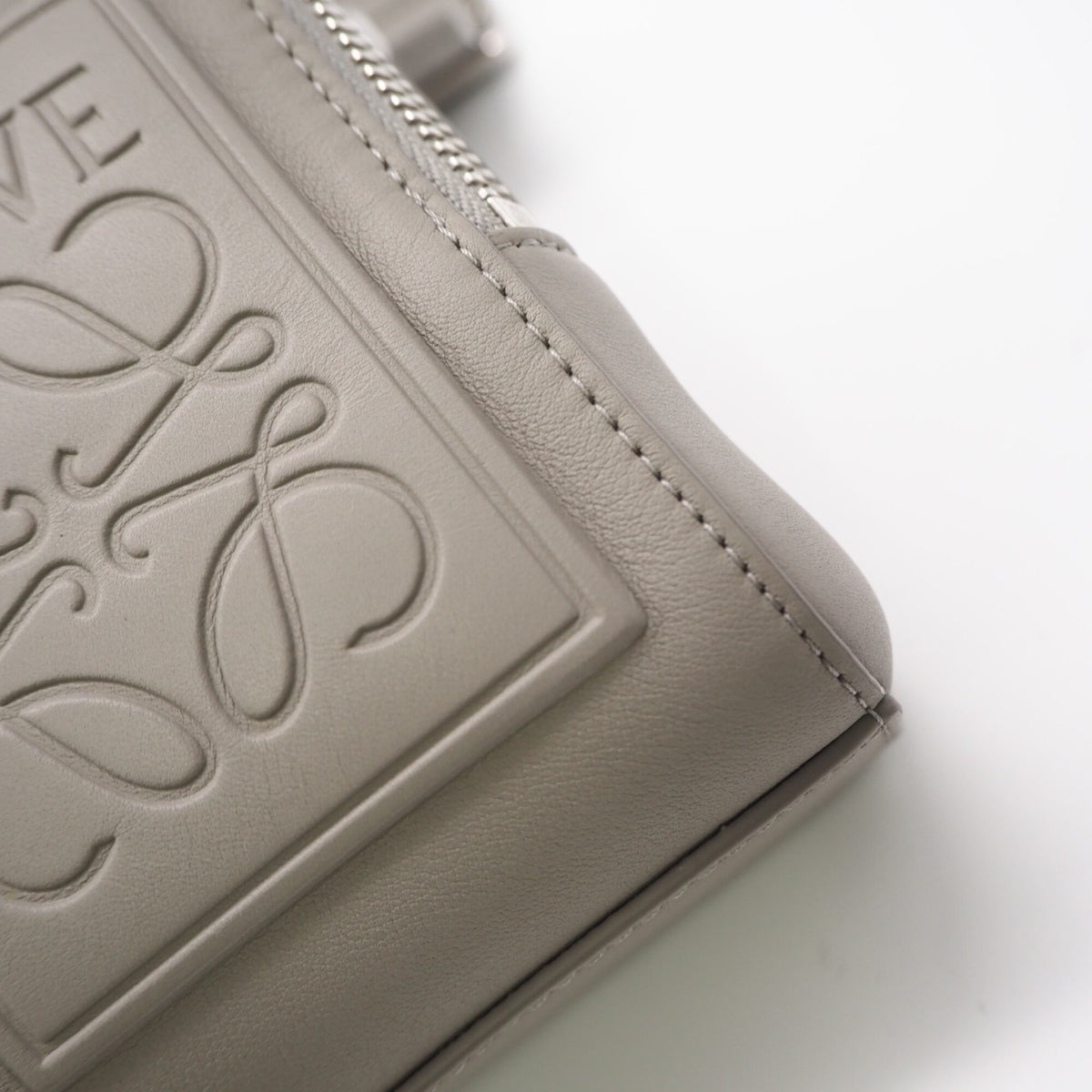 Loewe Gray Leather Shoulder Bag (Pre-Owned)