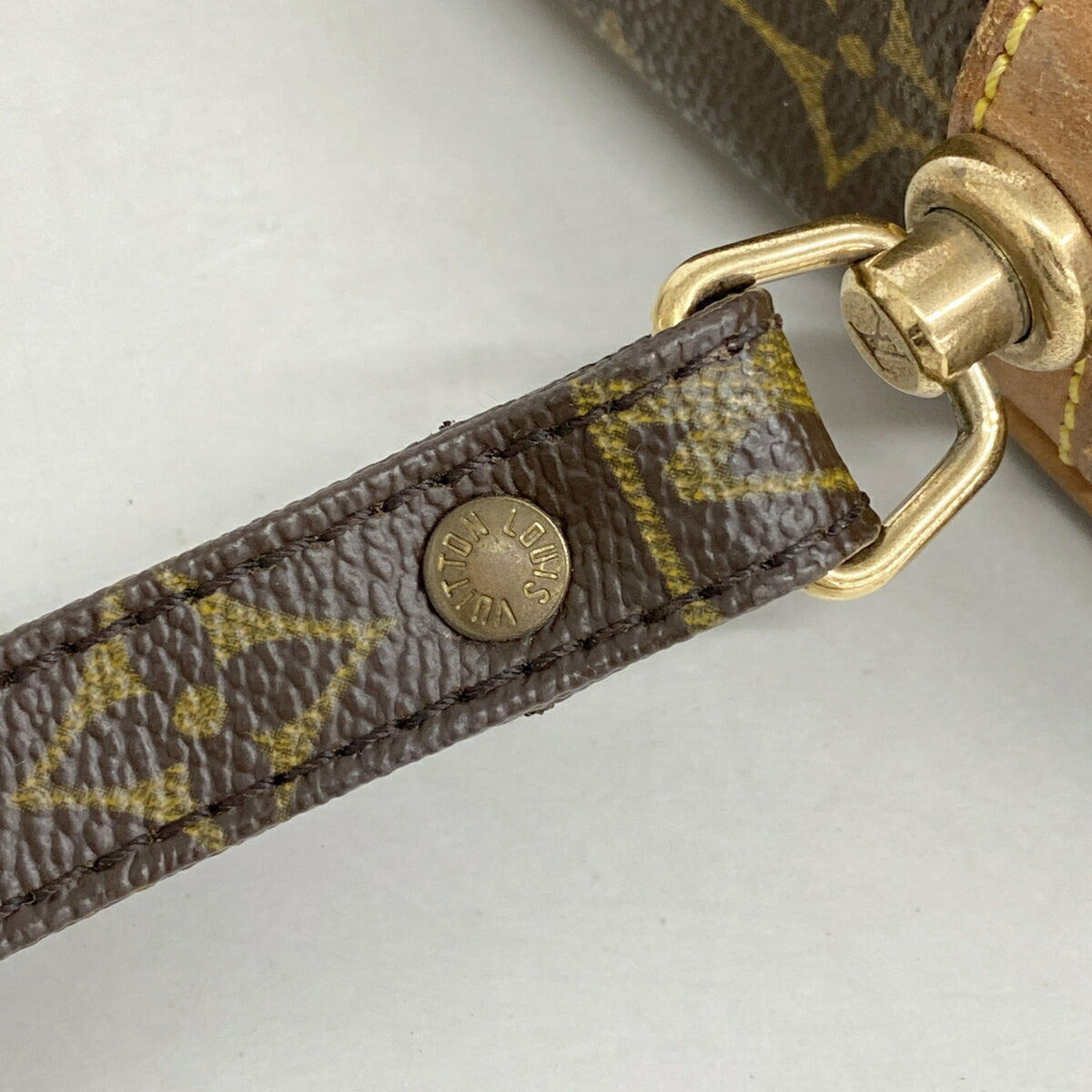 Louis Vuitton Brown Clutch Bag (Pre-Owned)