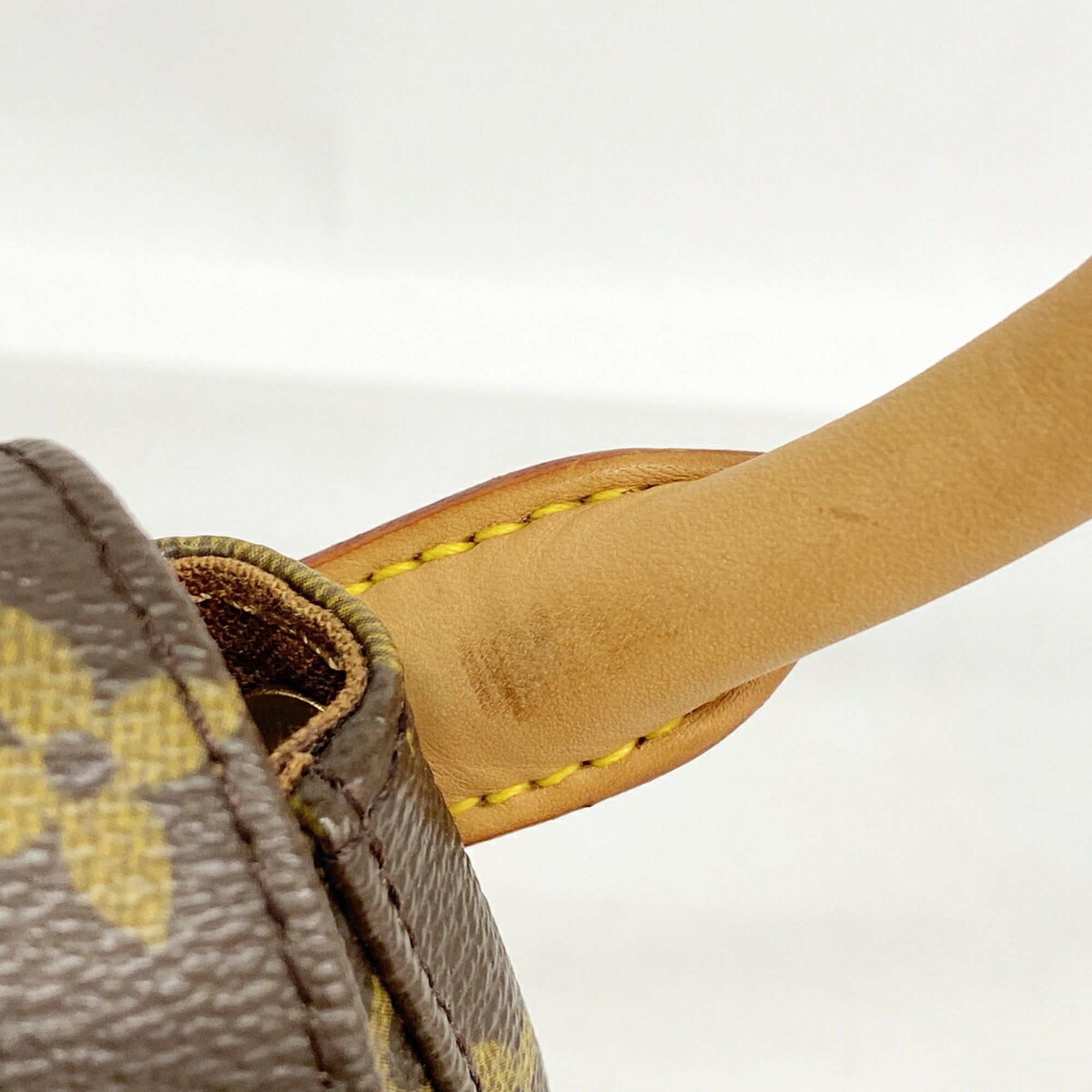 Louis Vuitton Brown Shoulder Bag (Pre-Owned)