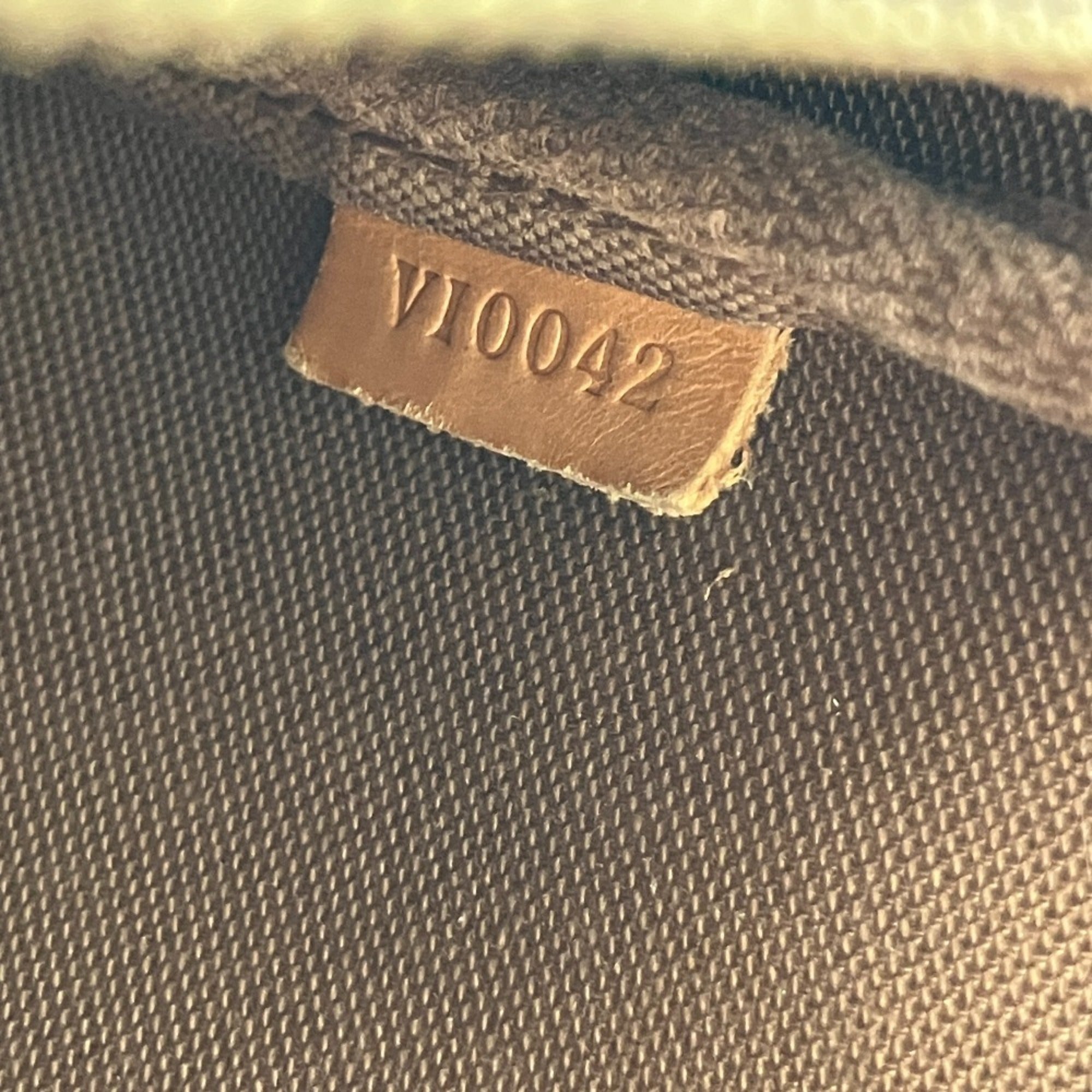 Louis Vuitton Monogram Brown Leather Pochette (Pre-Owned)