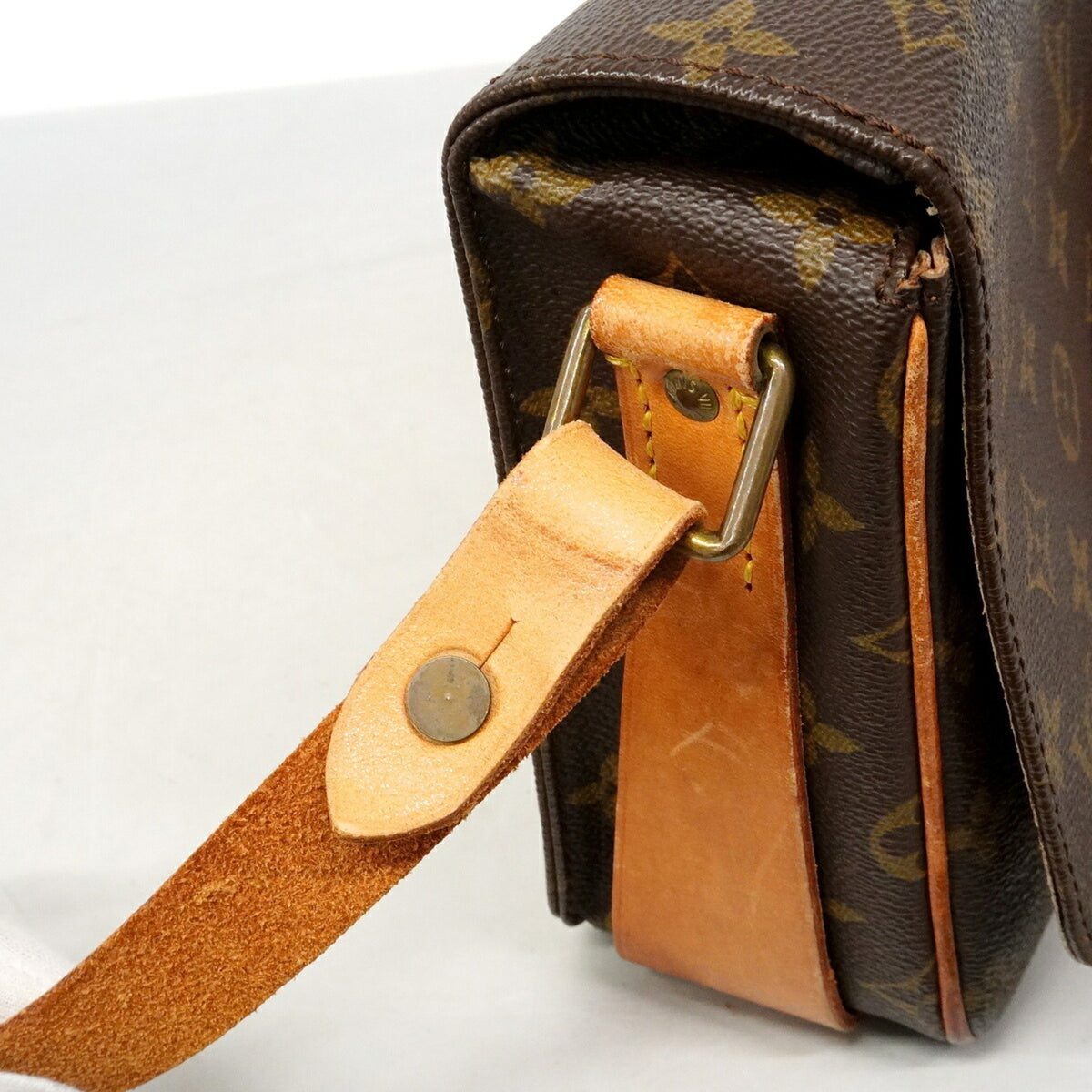 Louis Vuitton Brown Shoulder Bag (Pre-Owned)