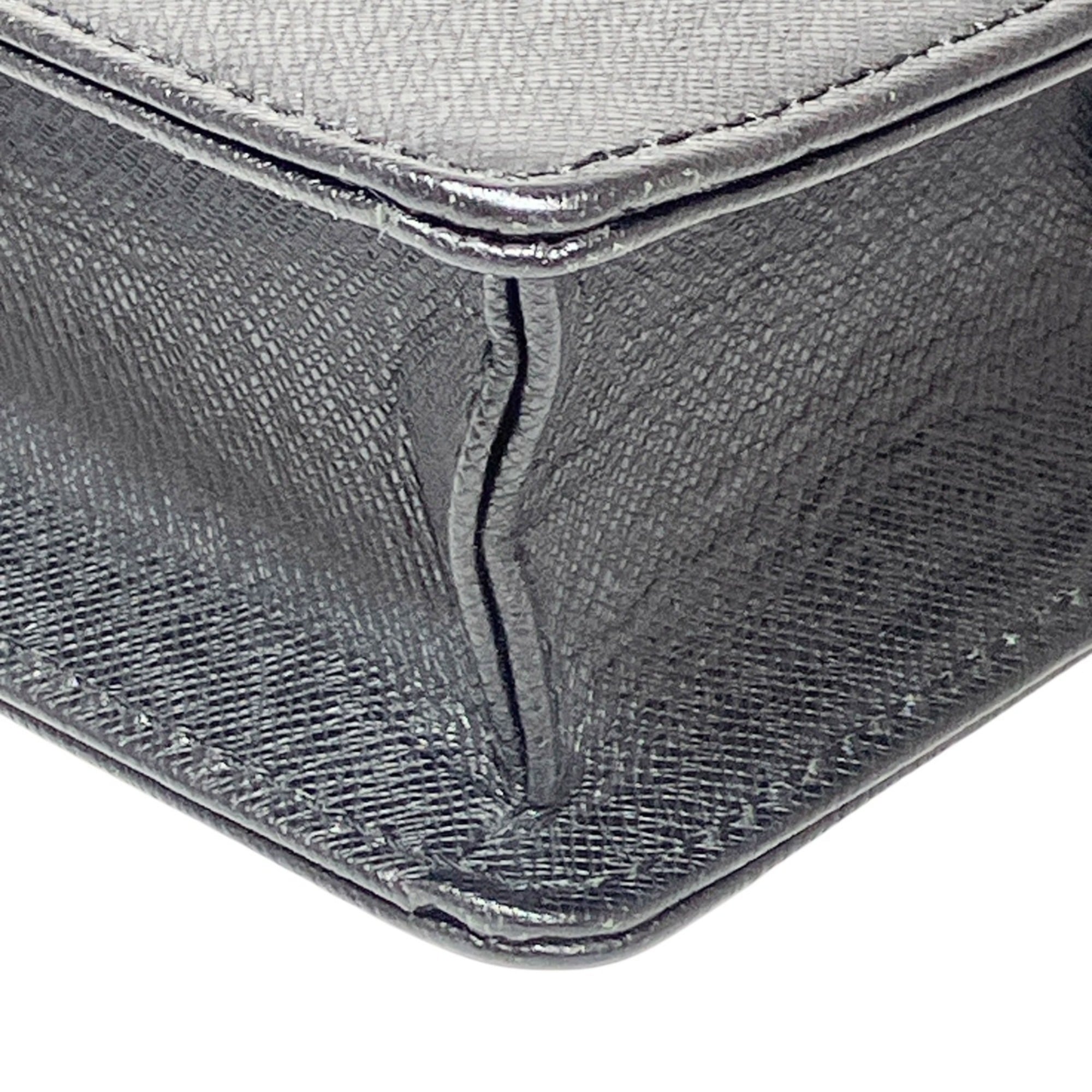 Burberry Black Leather Clutch Bag (Pre-Owned)