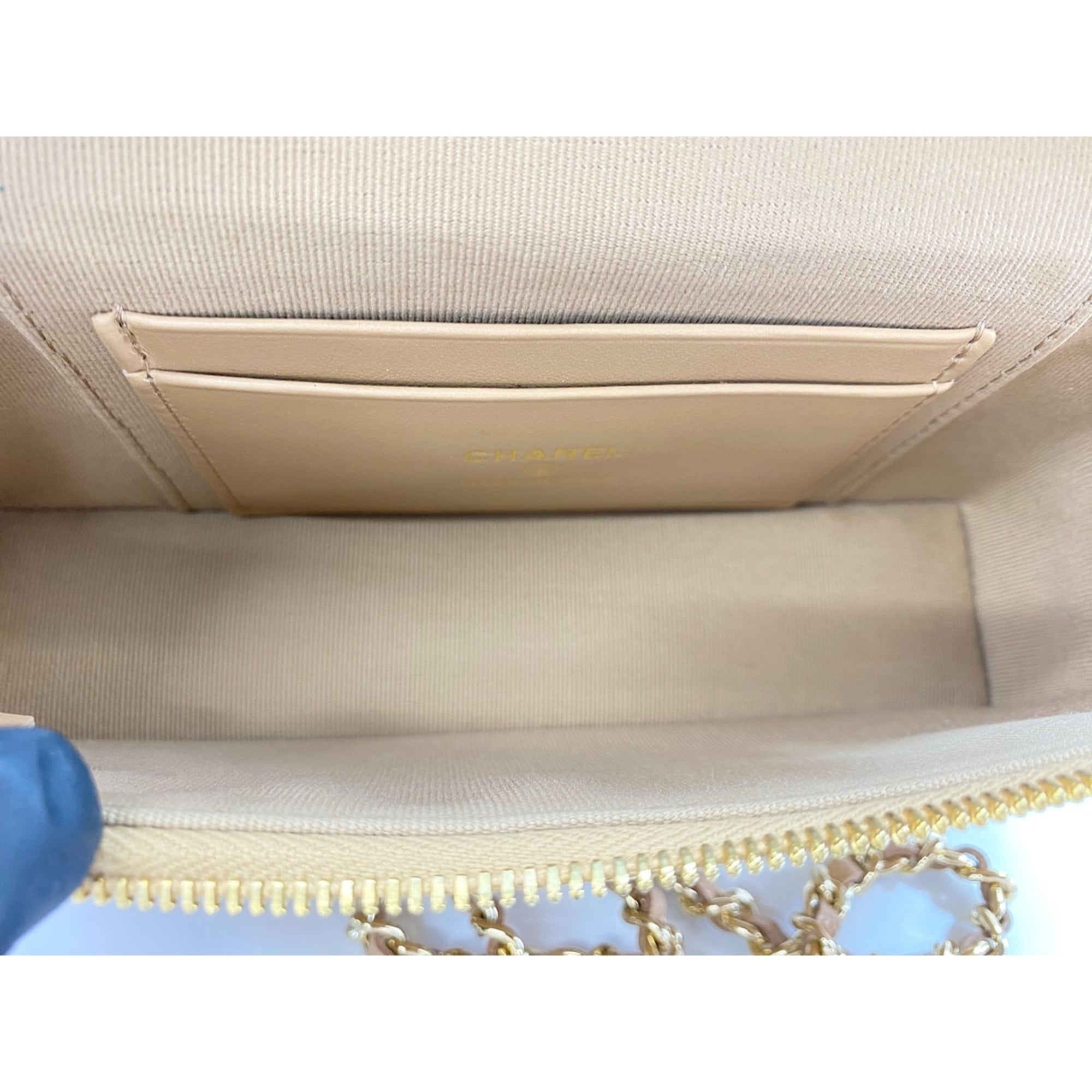Chanel Beige Shoulder Bag (Pre-Owned)
