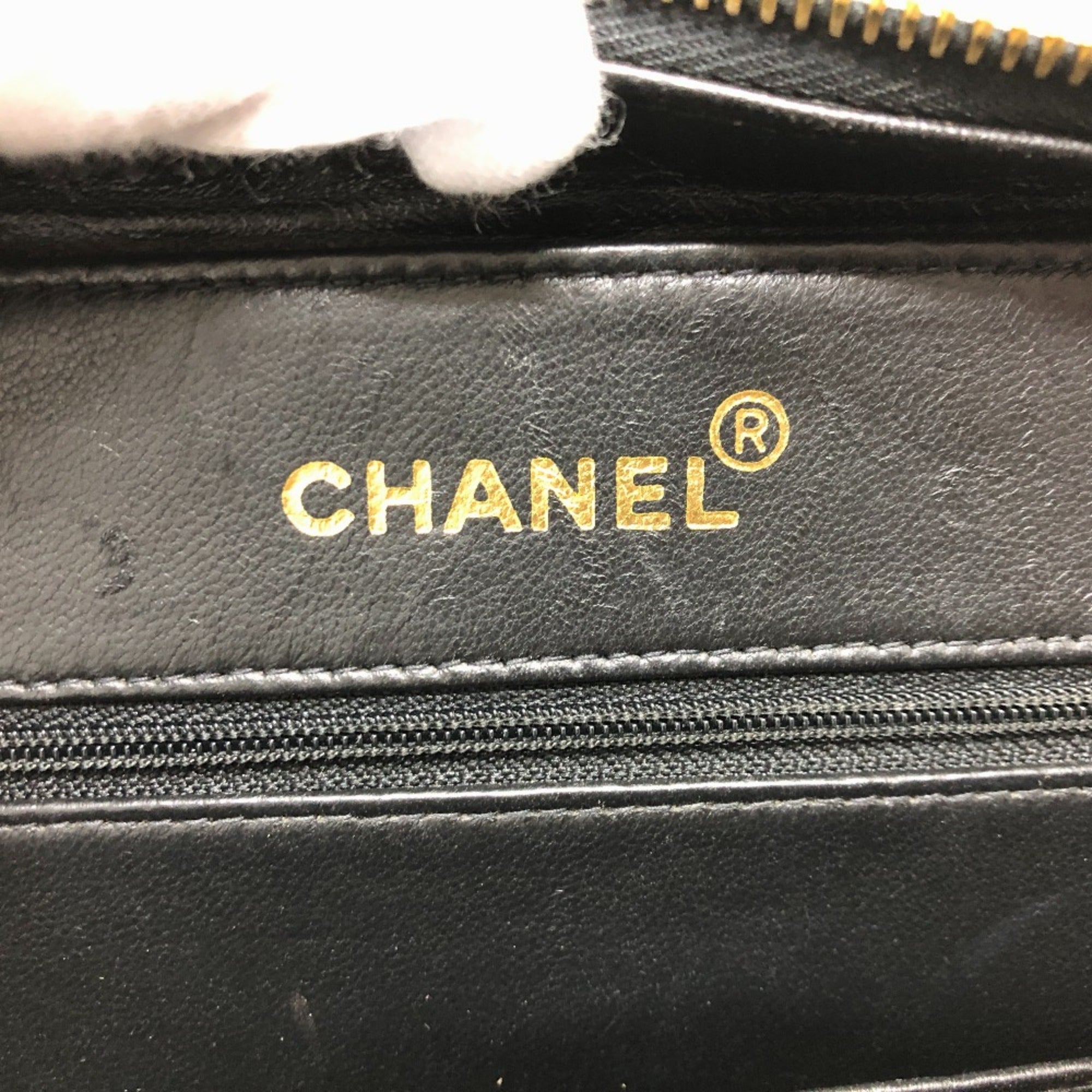 Chanel Black Patent Leather Handbag (Pre-Owned)
