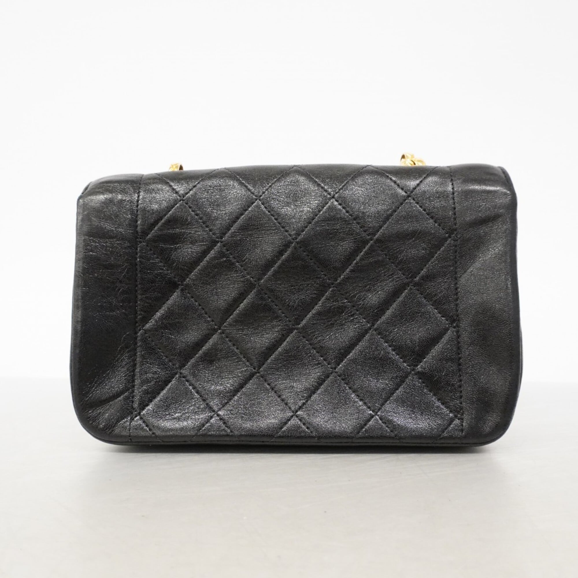 Chanel Black Leather Shoulder Bag (Pre-Owned)