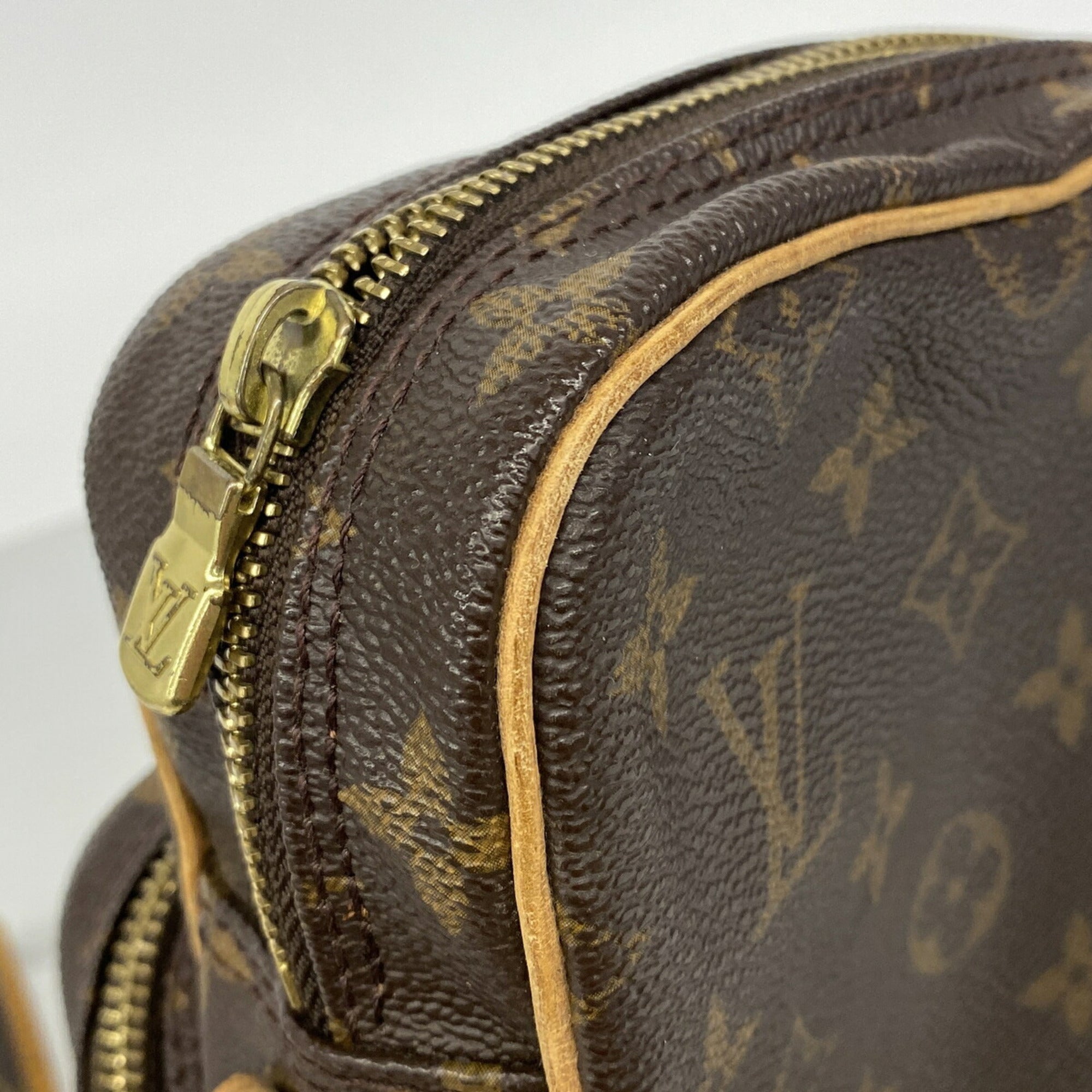 Louis Vuitton Brown Shoulder Bag (Pre-Owned)