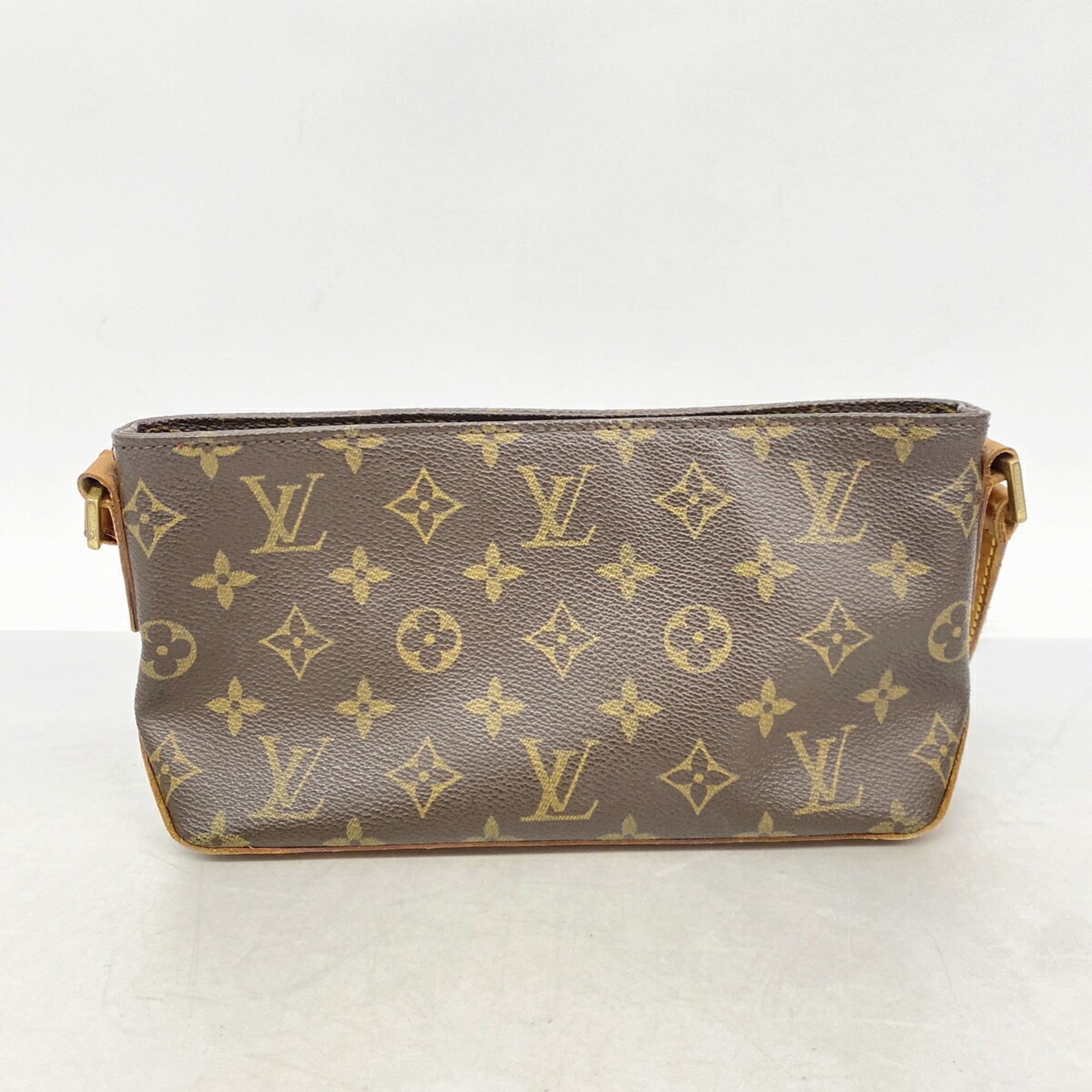Louis Vuitton Brown Shoulder Bag (Pre-Owned)