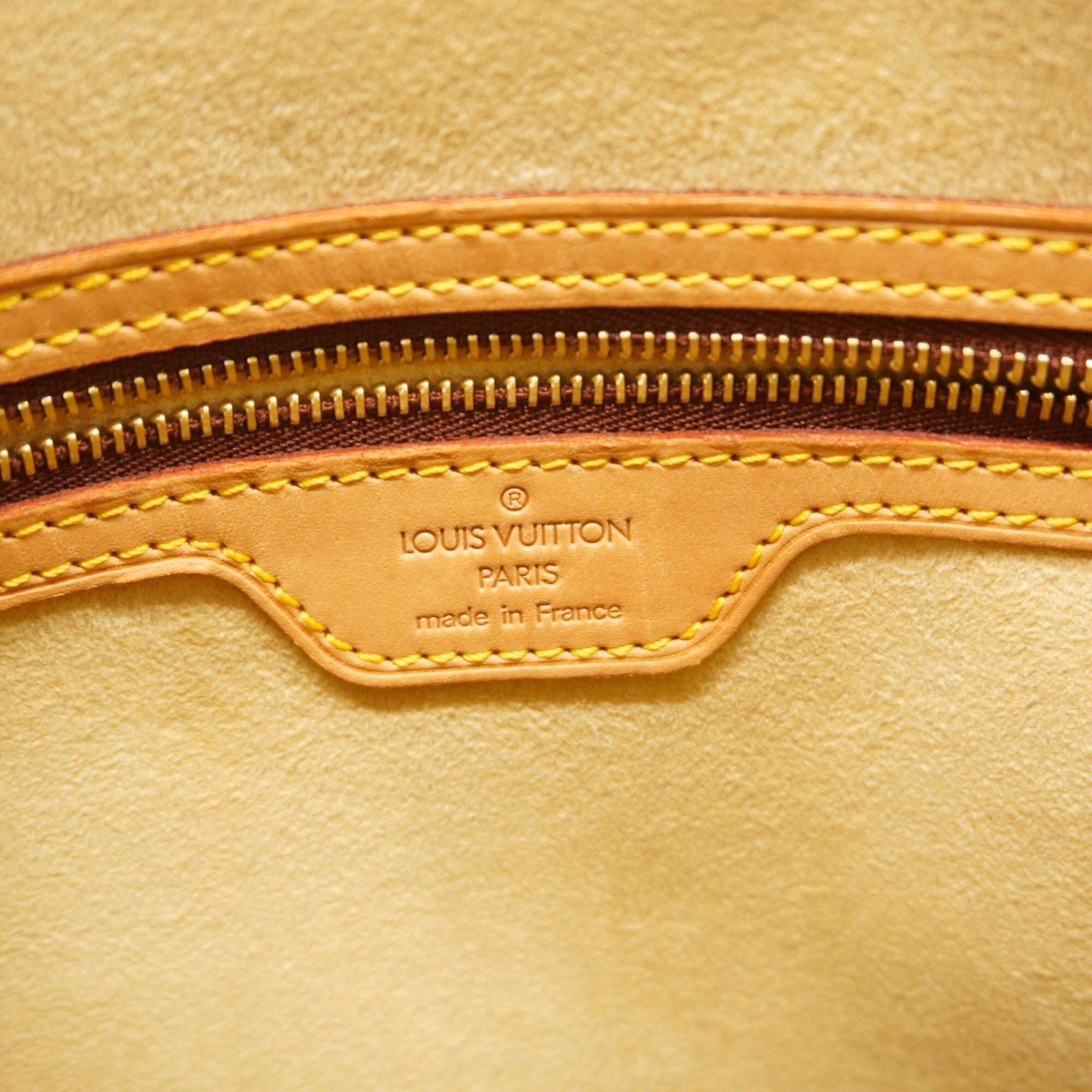 Louis Vuitton Brown Shoulder Bag (Pre-Owned)