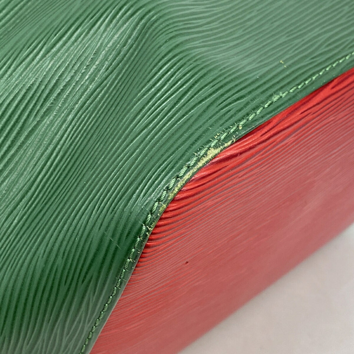 Louis Vuitton Borneo Green Castilian Red Shoulder Bag (Pre-Owned)