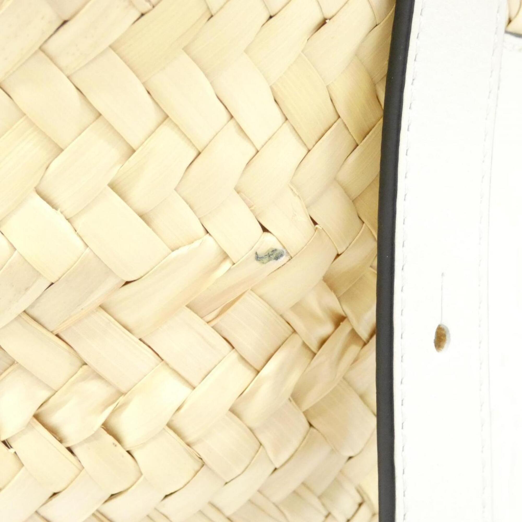Loewe Ivory White Leather Handbag (Pre-Owned)