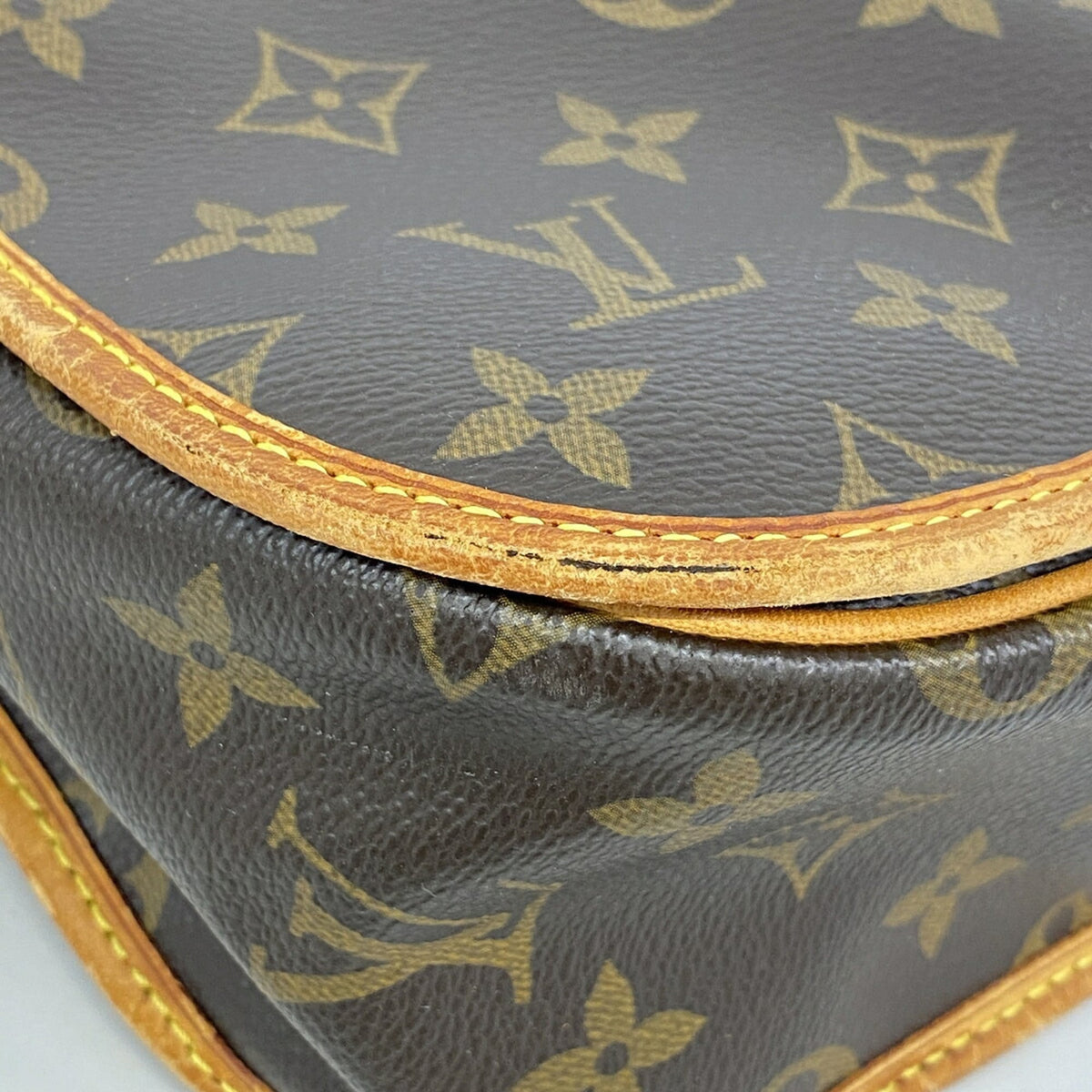 Louis Vuitton Brown Shoulder Bag (Pre-Owned)