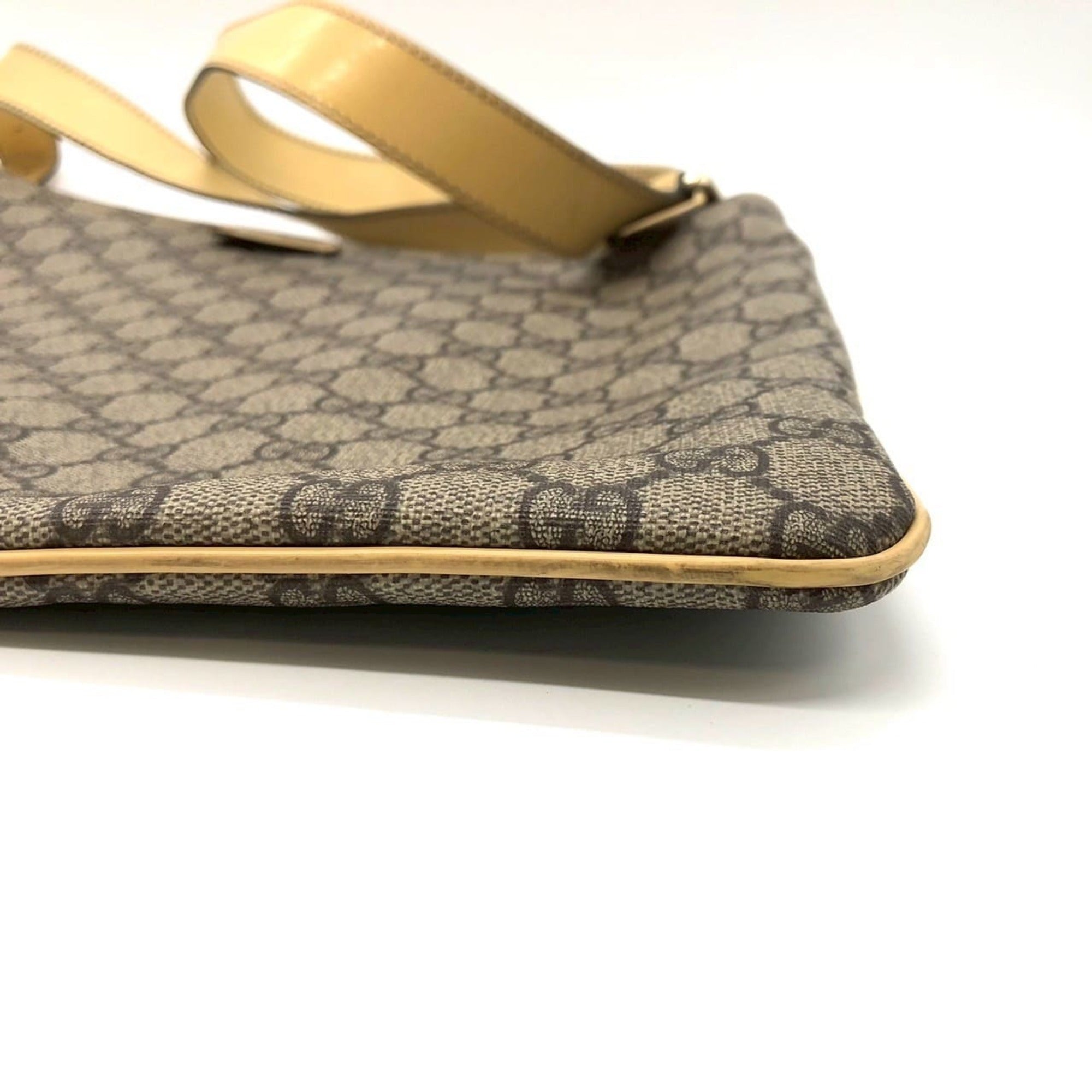 Gucci Yellow Gg Supreme Shoulder Bag (Pre-Owned)