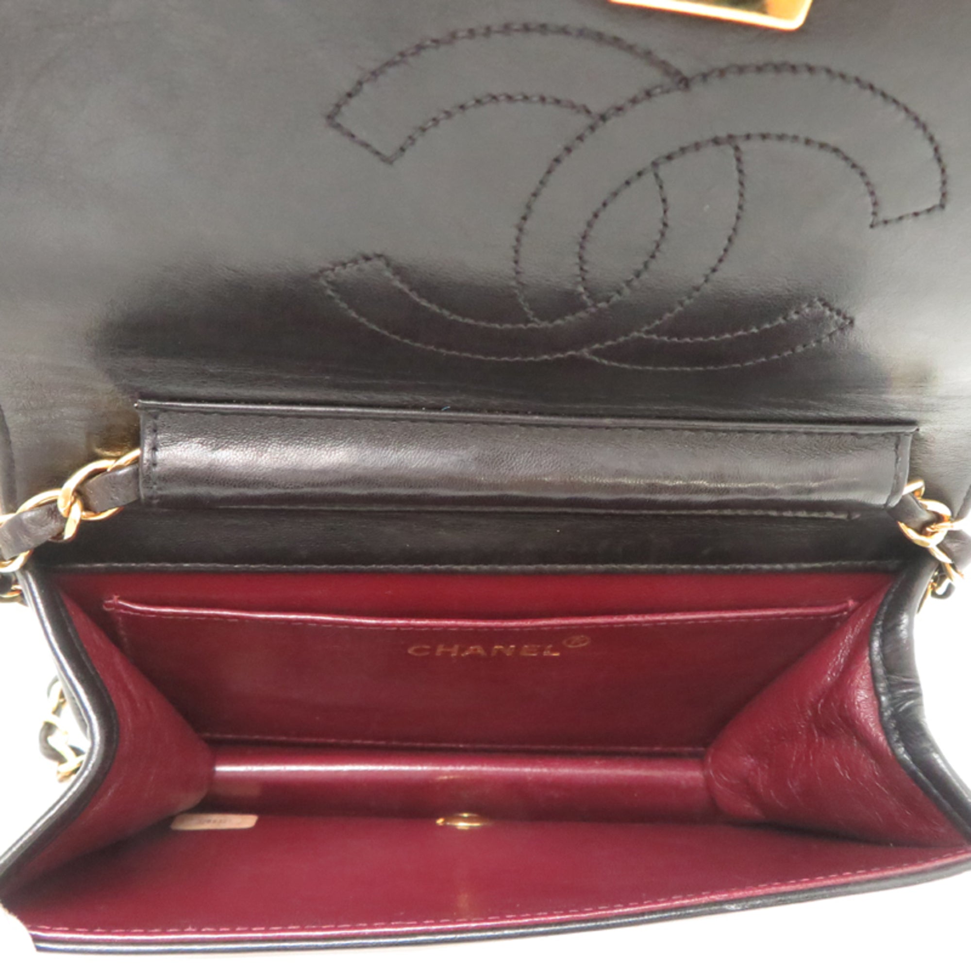 Chanel Black Leather Shoulder Bag (Pre-Owned)