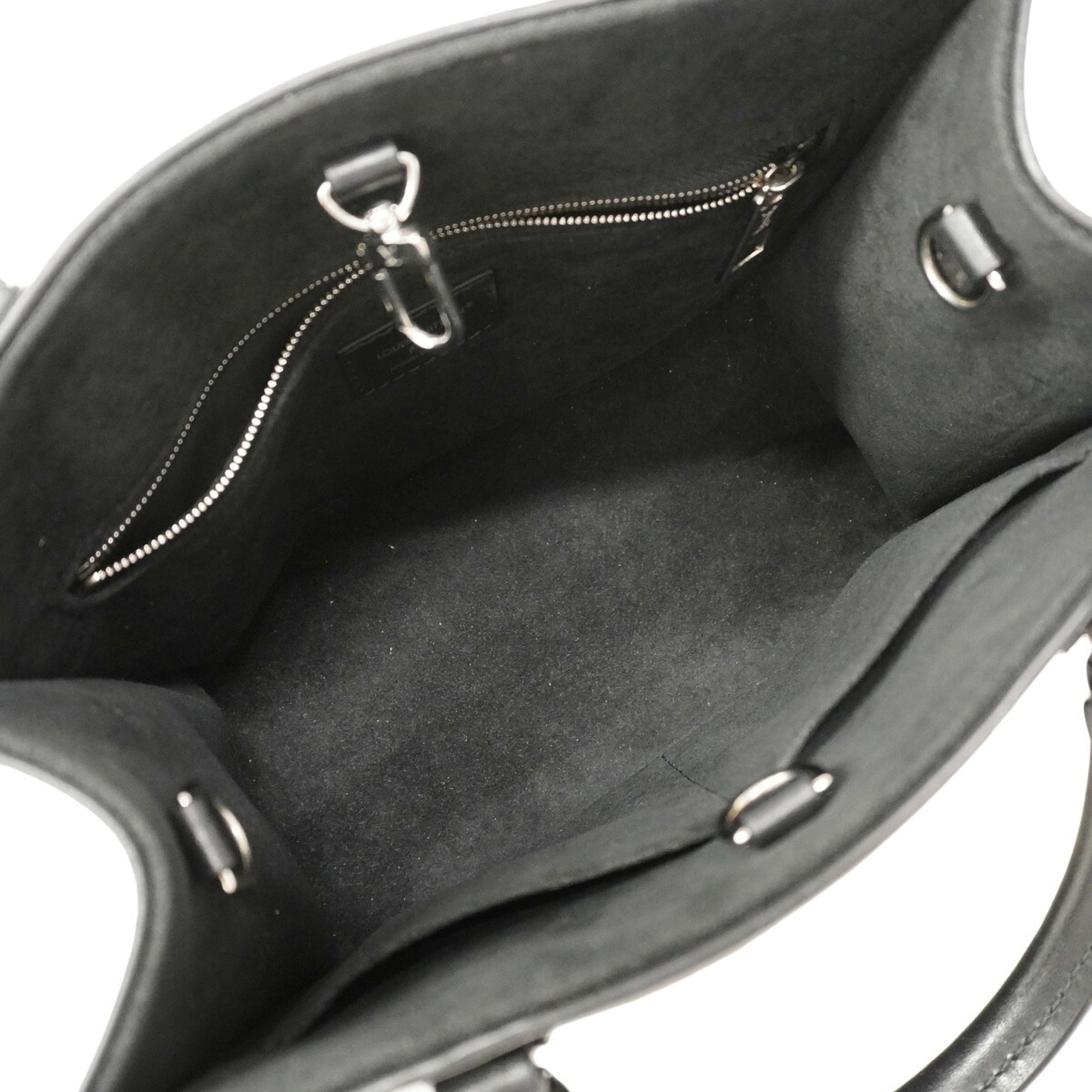 Louis Vuitton Black Handbag (Pre-Owned)