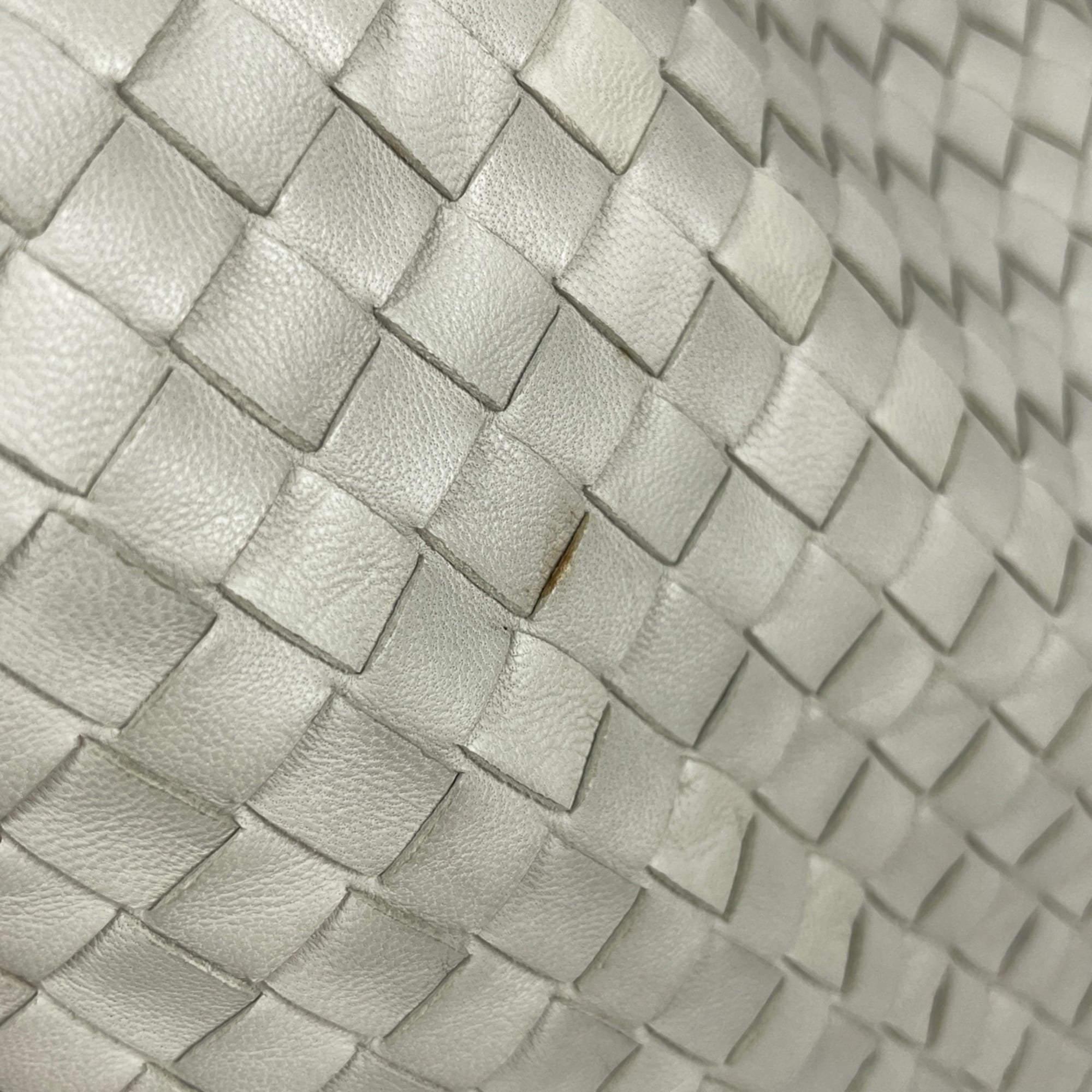 Bottega Veneta Ivory Leather Shoulder Bag (Pre-Owned)