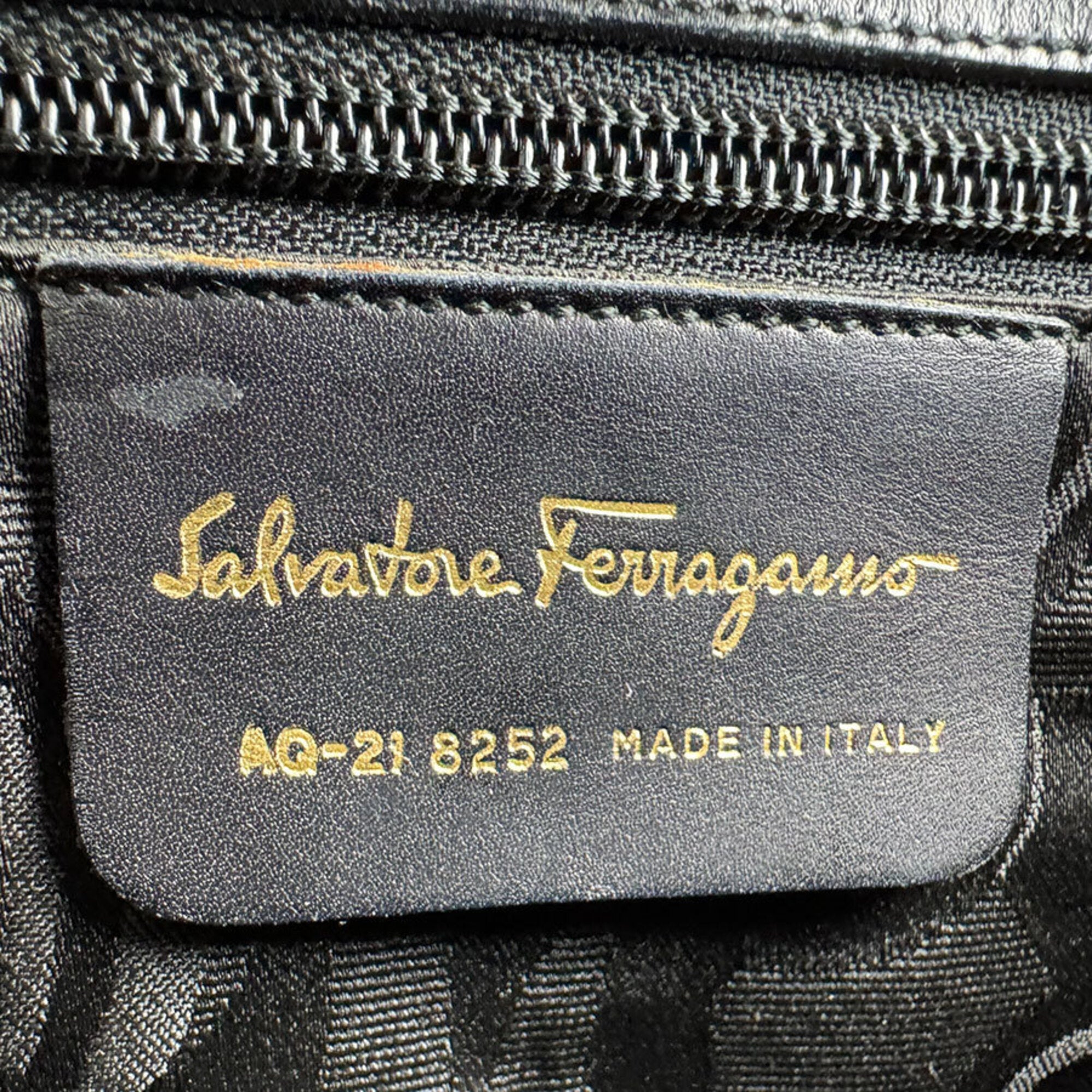 Salvatore Ferragamo Black Leather Handbag Shoulder Bag (Pre-Owned)