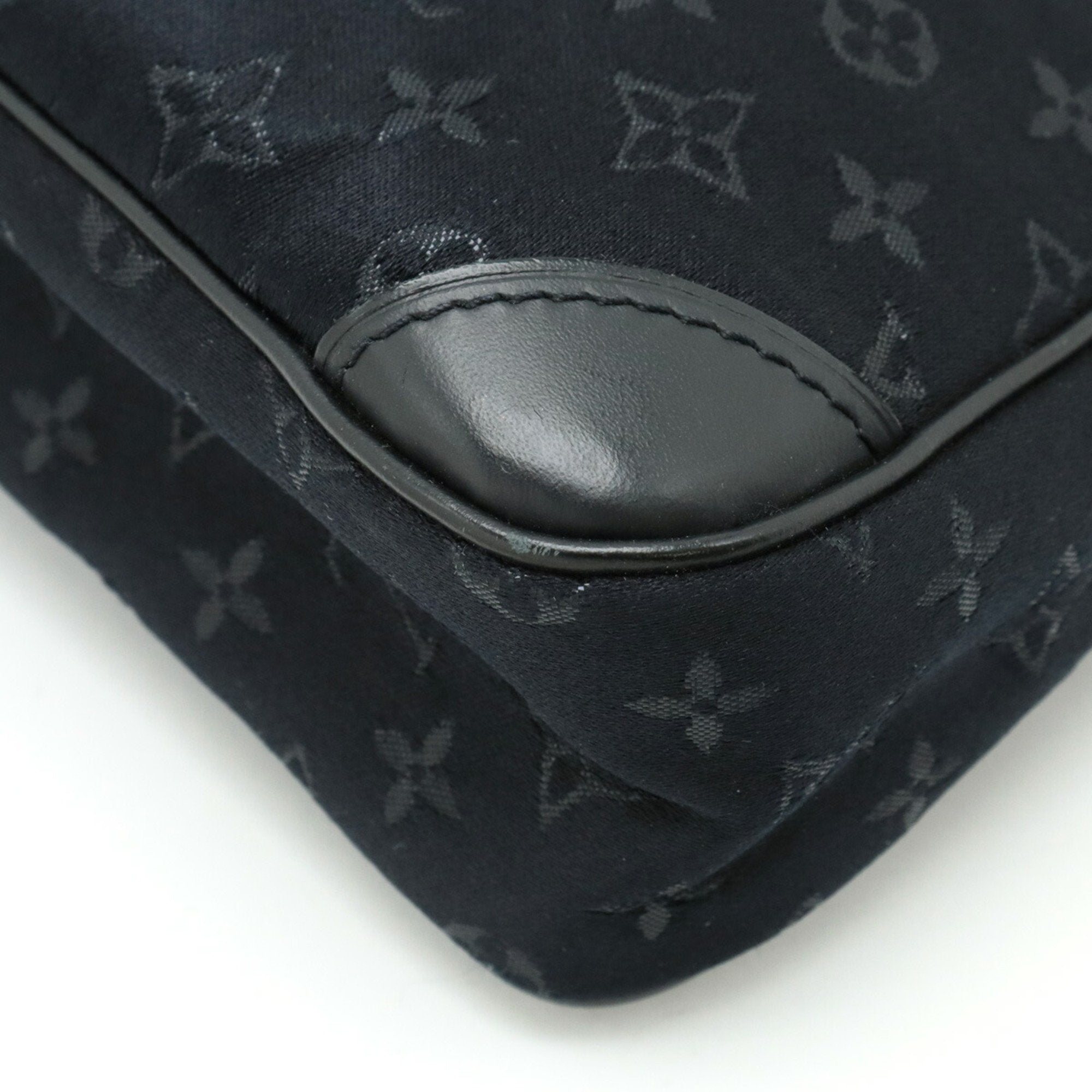 Louis Vuitton Black Monogram Noir Monogram Satin Handbag Pouch (Pre-Owned)