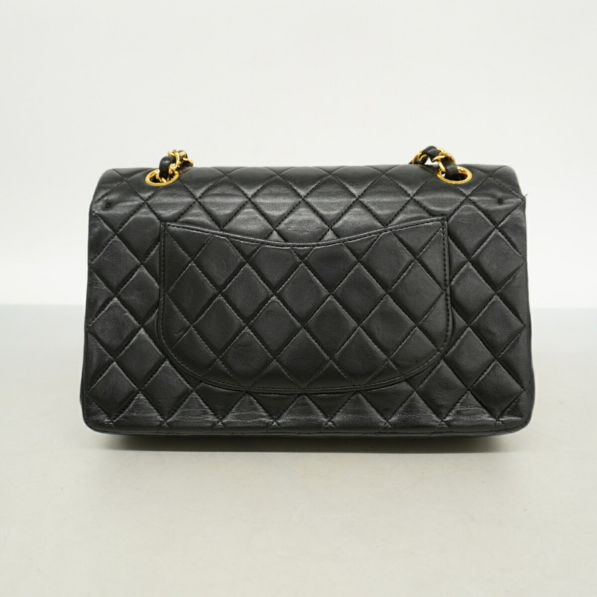 Chanel Black Leather Shoulder Bag (Pre-Owned)