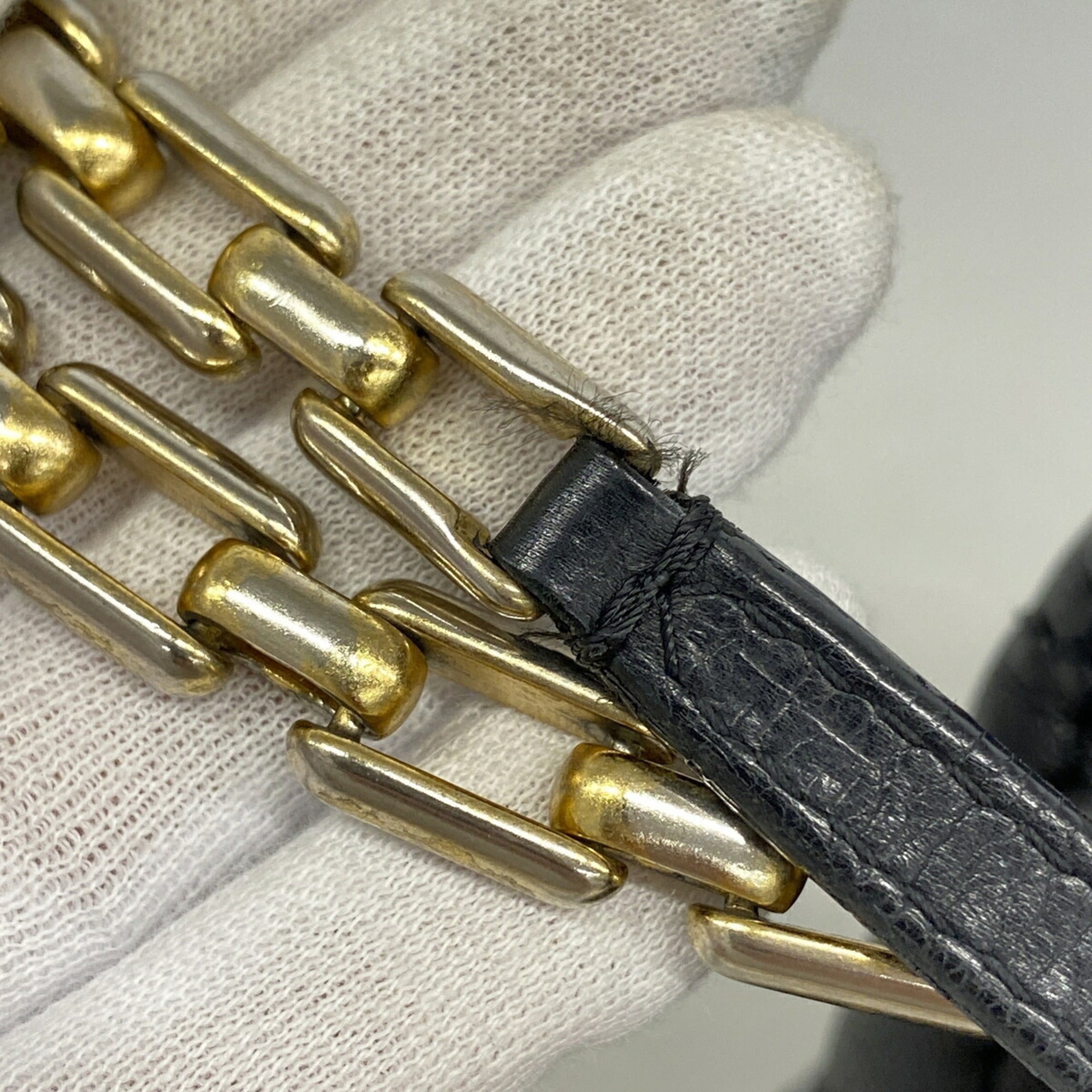 Chanel Black Leather Shoulder Bag (Pre-Owned)